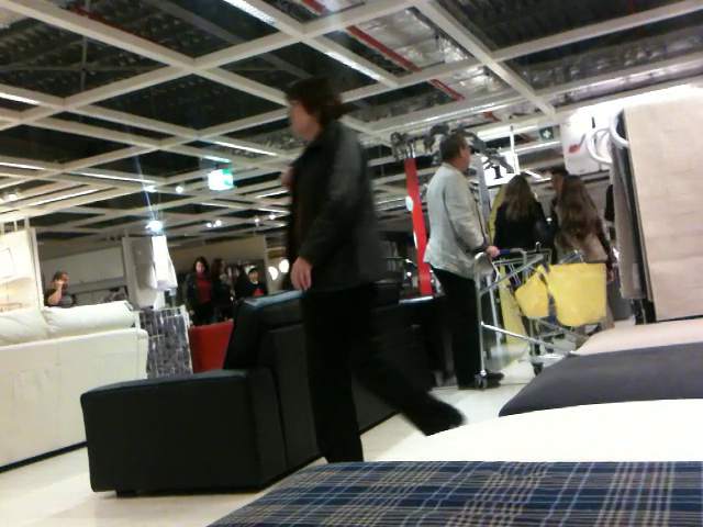 Busu a mers singur la cumparaturi