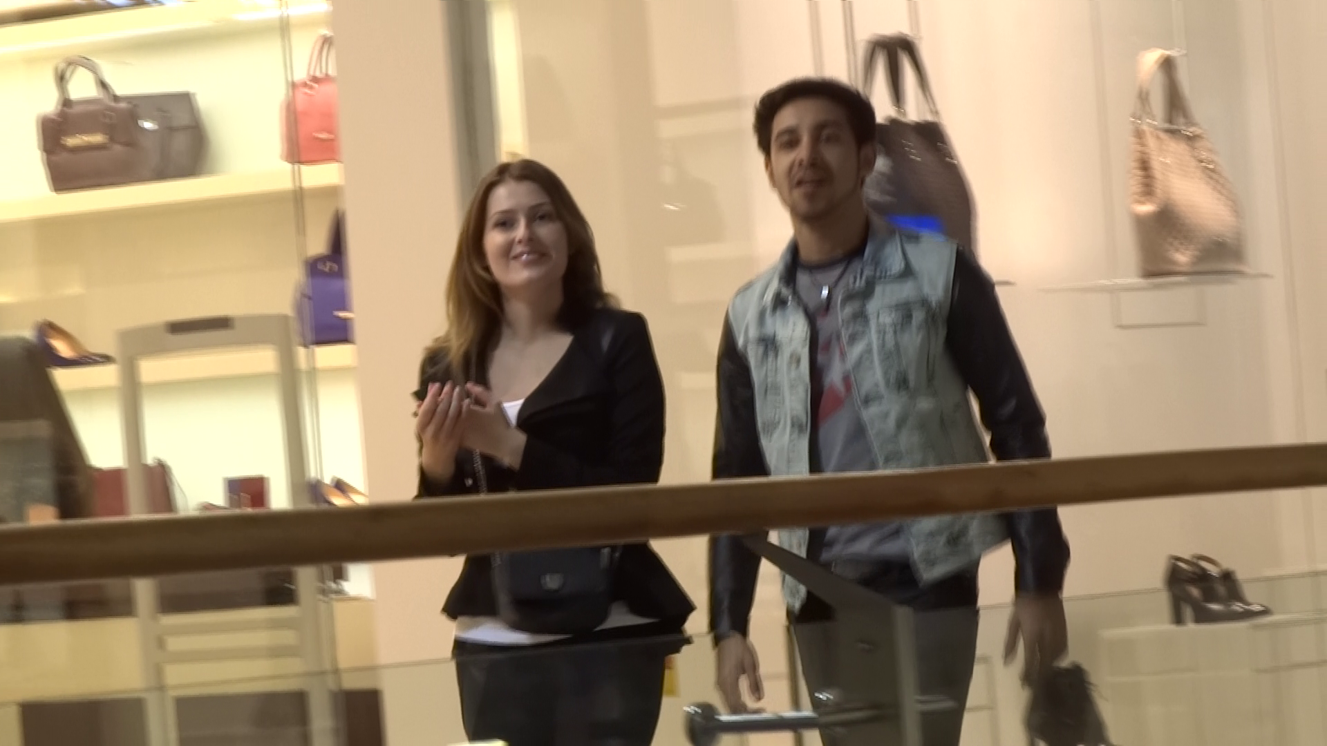 Adi si partenera lui se grabesc sa intre la un film