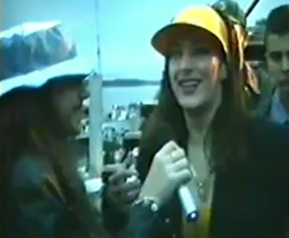 Giulia a reintalnit-o pe Laura, dupa mai multi ani, cand era reporter la o televiziune din Galati, iar cantareata si-a adus aminte de ea