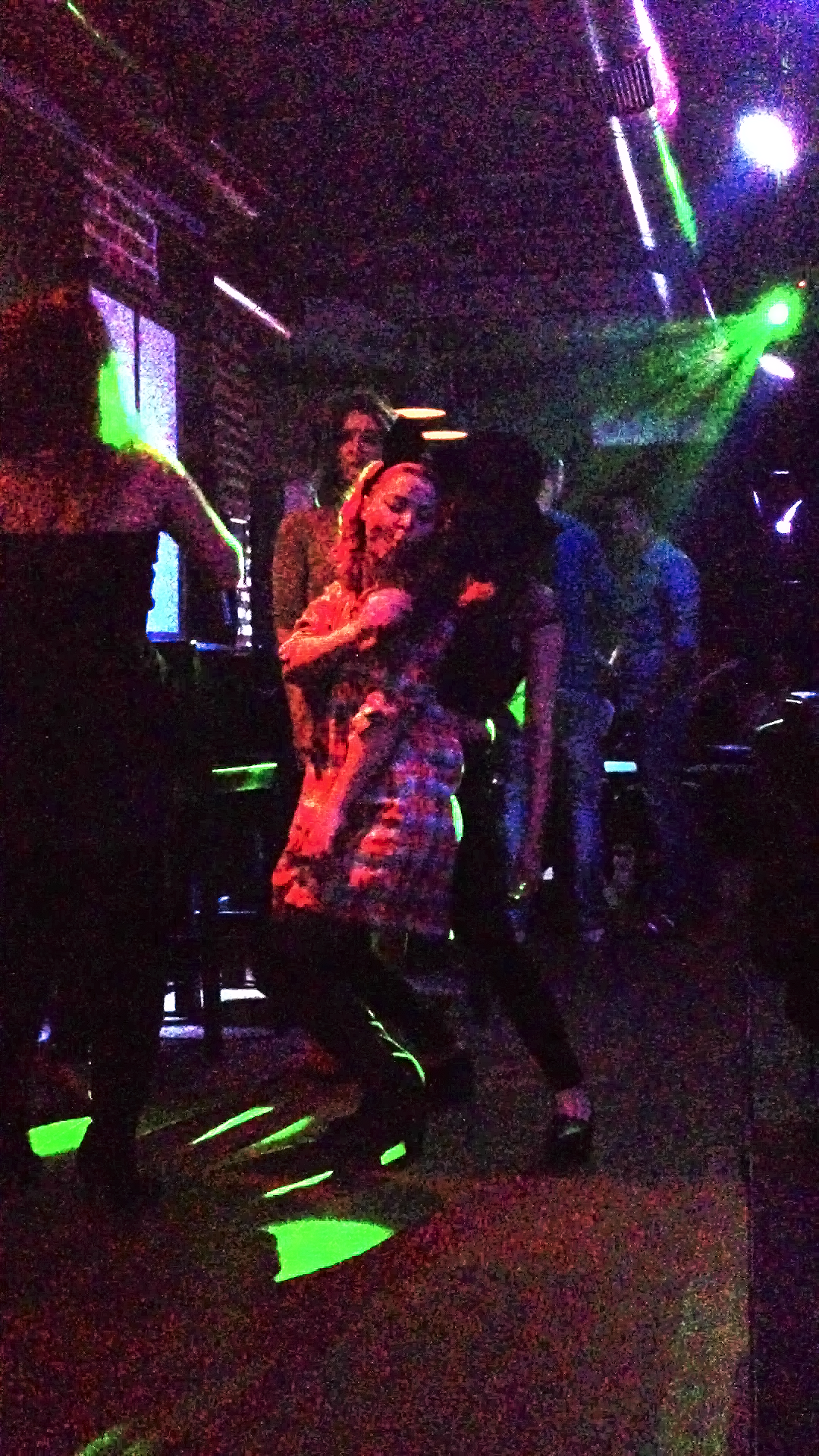 Cele doua se onduleaza una langa cealalta