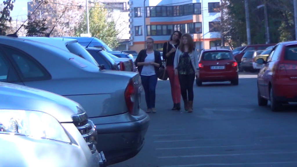 Raluca Pascu se imbraca foarte decent la facultate