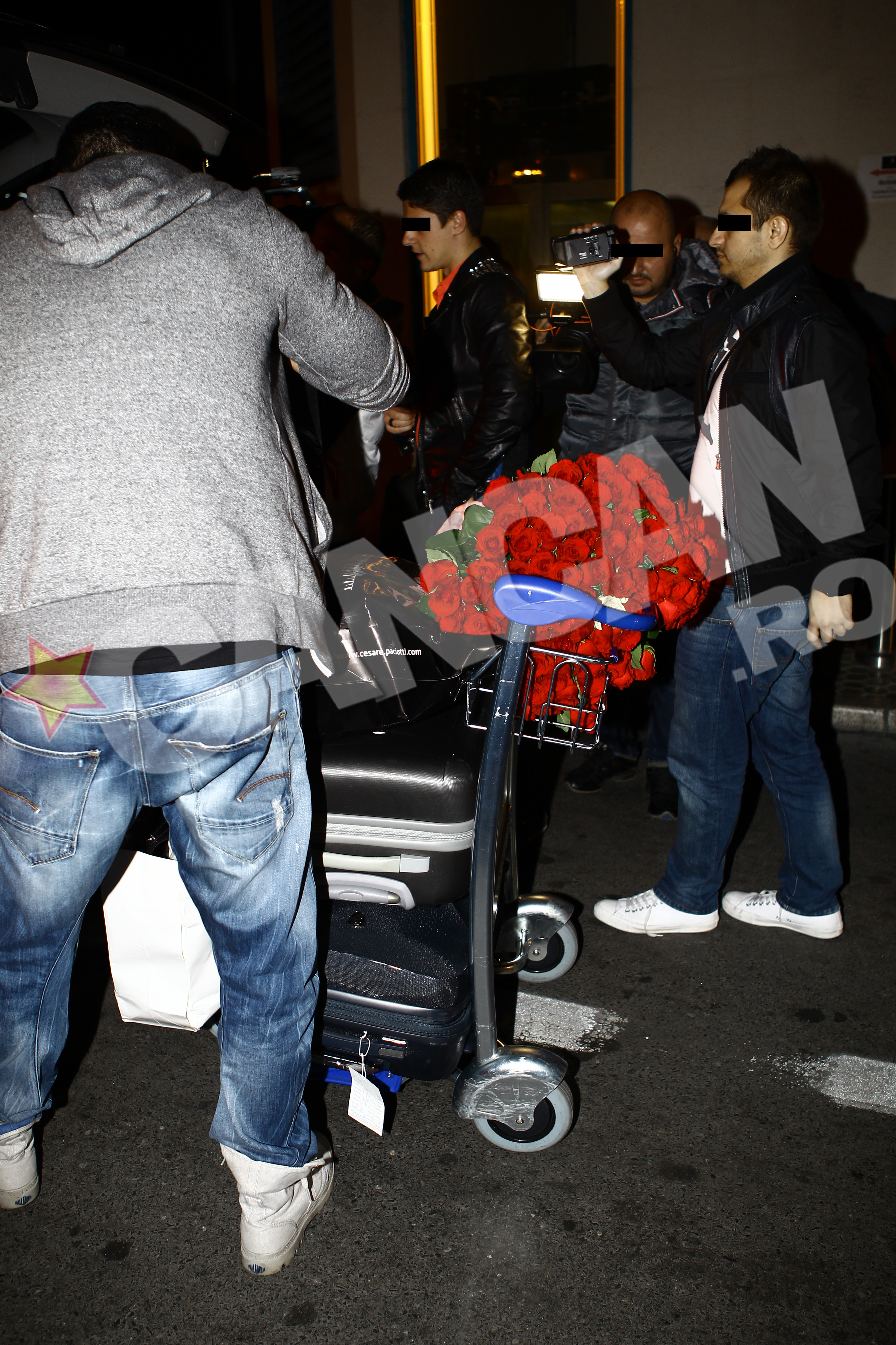 Bianca Slav nu a putut lasa in Dubai buchetul de trandafiri primit de la Victor, sotul ei