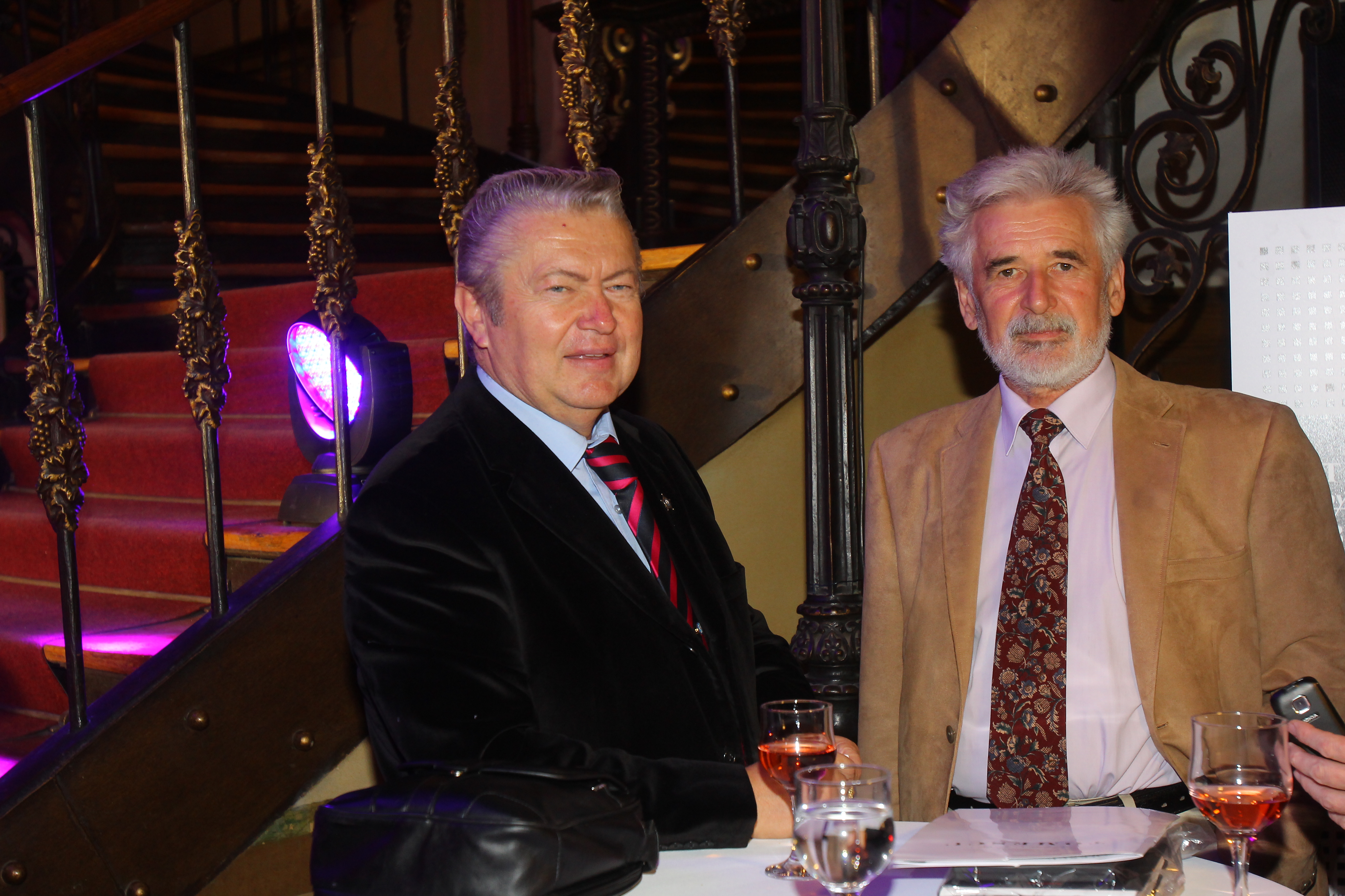 Cantaretul a venit neinsotit la un eveniment monden