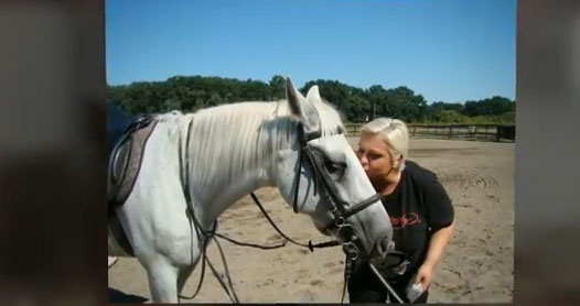 Dragostea cantaretei pentru cai este foarte mare