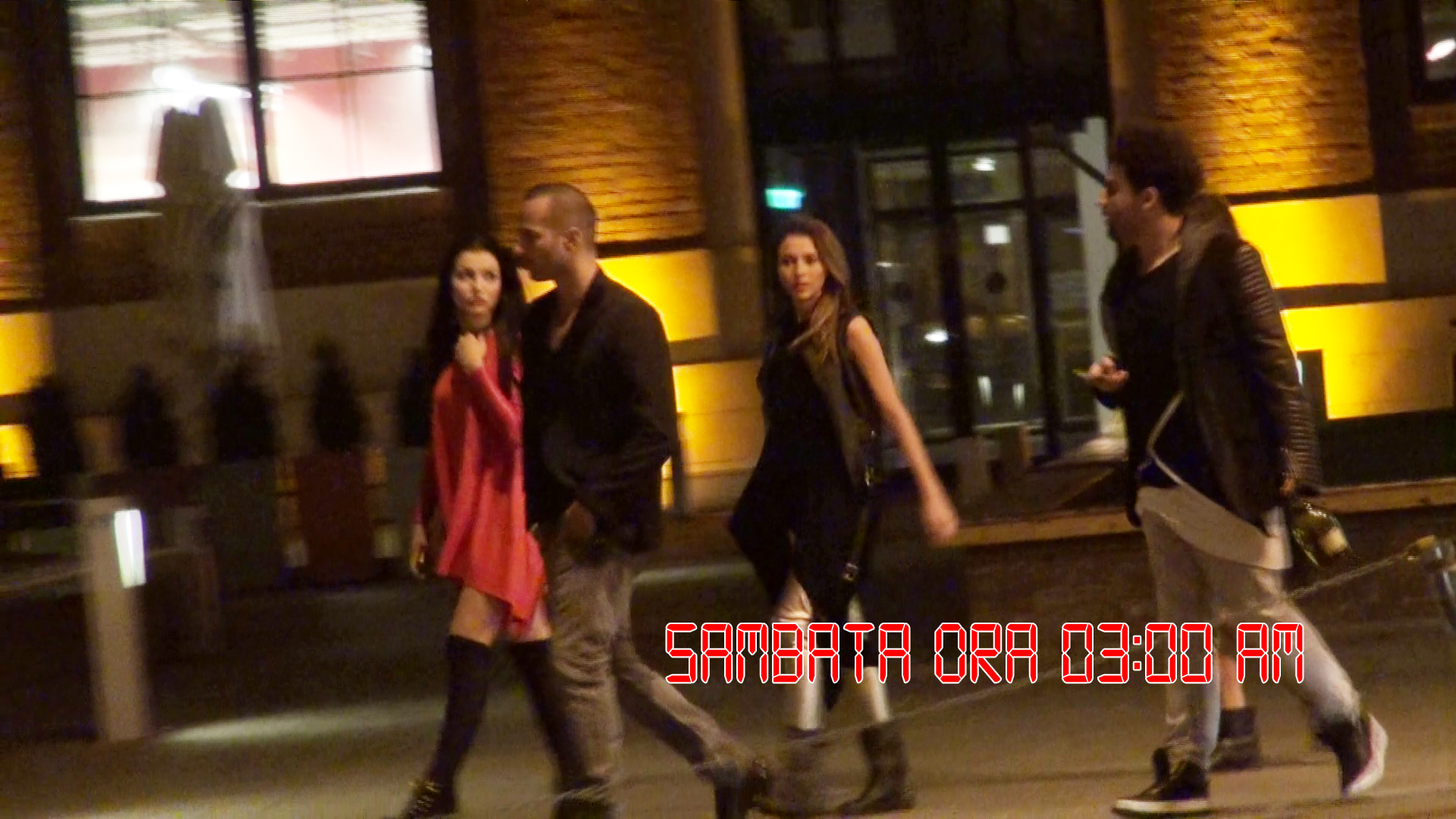 Gasca paraseste reustaurantul pentru a merge in club