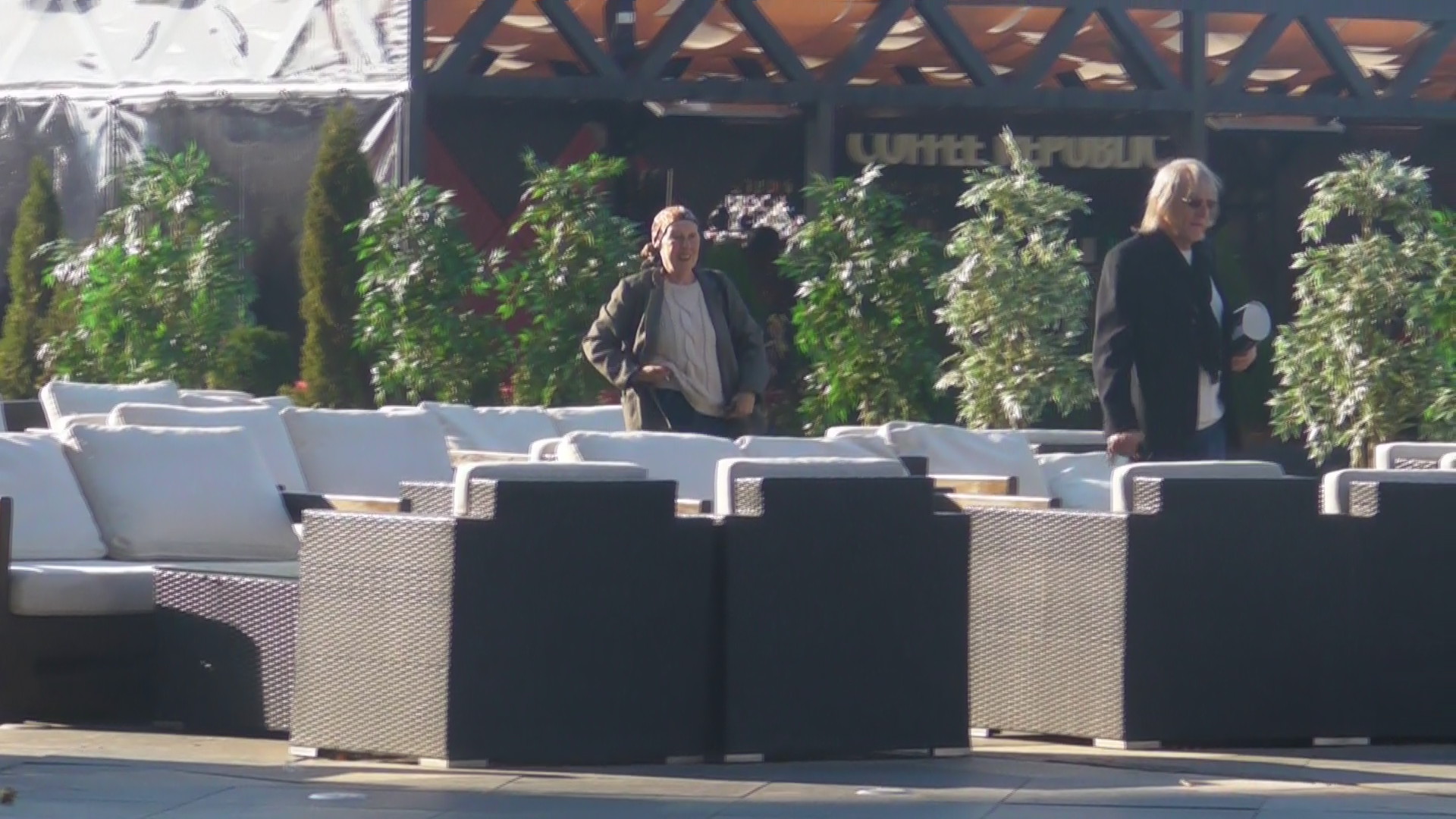 Cei doi nu isi vorbesc prea mult, insa se bucura de compania unul celuilalt