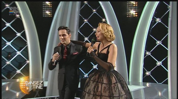 Rochia tip colivie pe care Iulia a purtat-o la prima editie din acest sezon a fost, de asemenea, semnată de Cristina Săvulescu