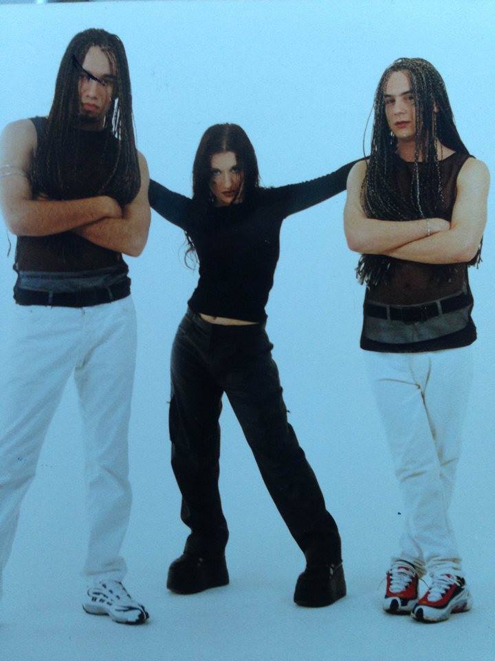 In urma cu 20 de ani, Carmen Ionescu facea furori cu trupa T-Short