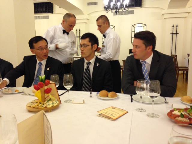 Artistul a inceput sa ia atitudinea unui parlamentar