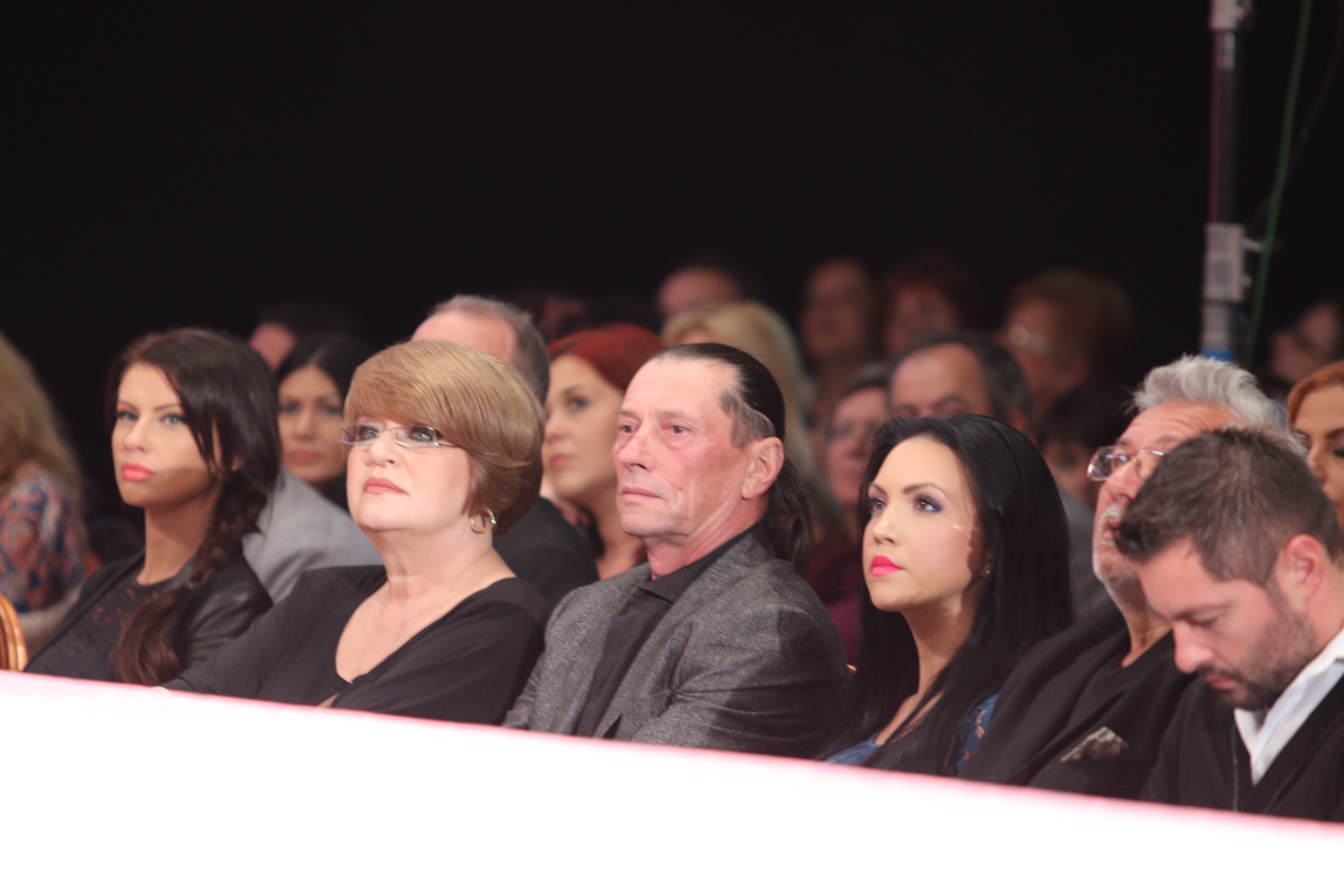 Fostul mare campion era foarte atent la modelele care defilau in fata lui