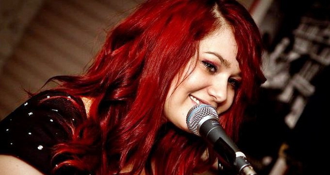 Fely a devenit cunoscuta dupa ce a participat la Vocea Romaniei