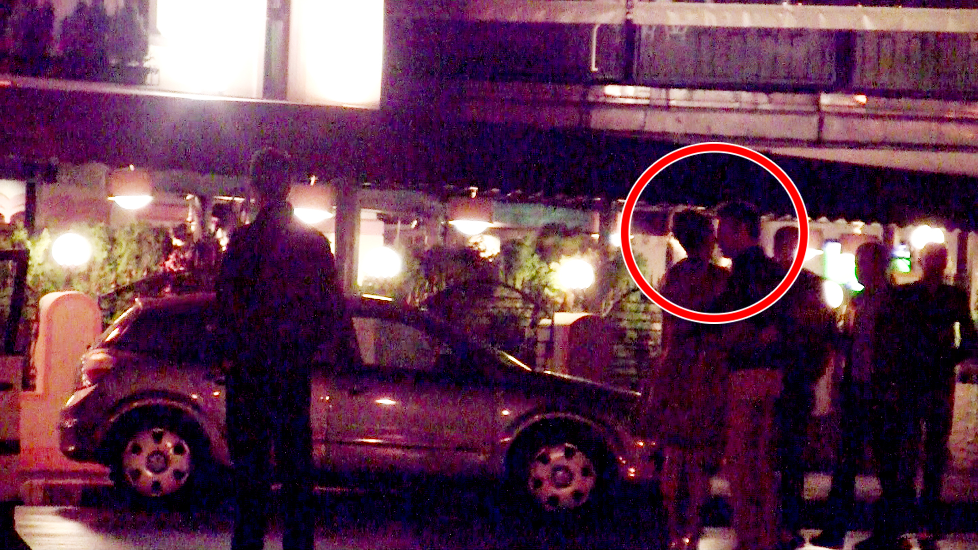 Viktor a iesit in oras cu o alta femeie