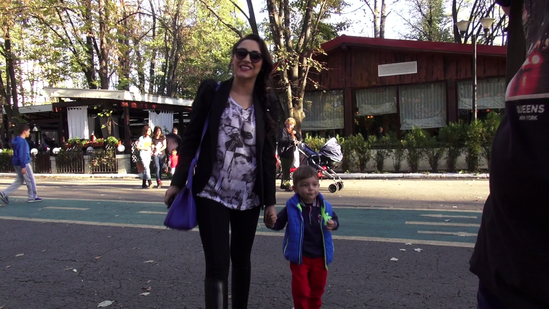 Andra face tot posibilul sa petreaca tot mai mult timp cu micutul David