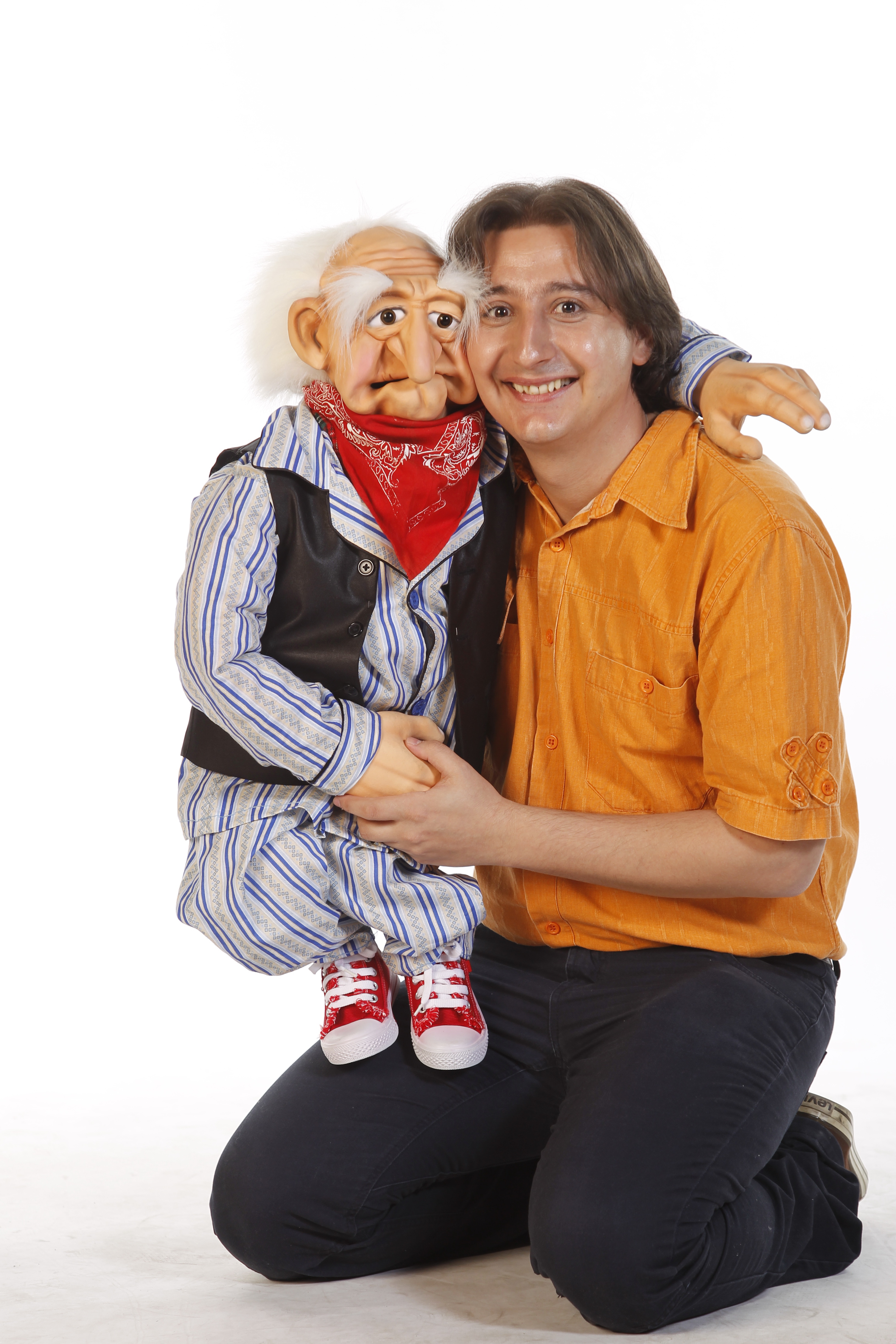 Ventrilocul este foarte atasat de Nea Alecu, papusa lui (sursa: PRO TV)