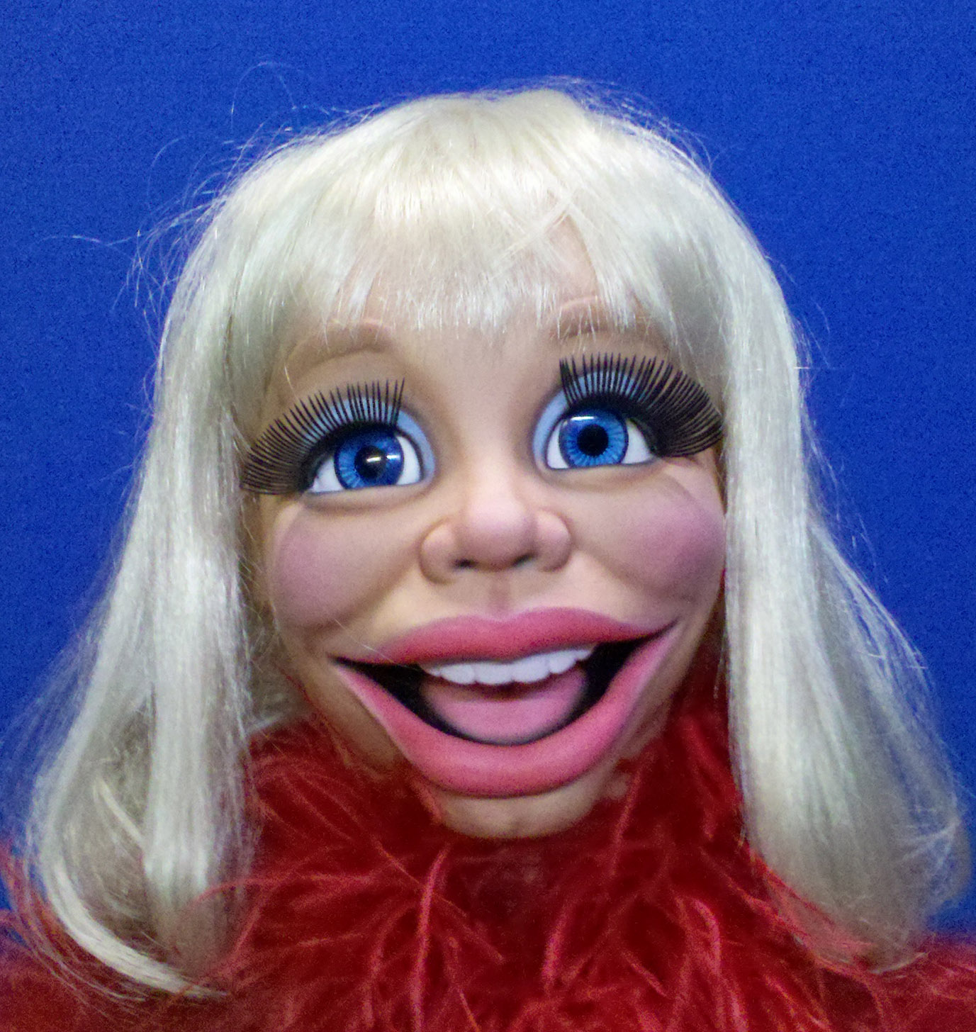 Aceasta este noua papusa a lui Andrei Sandu (sursa: PRO TV)