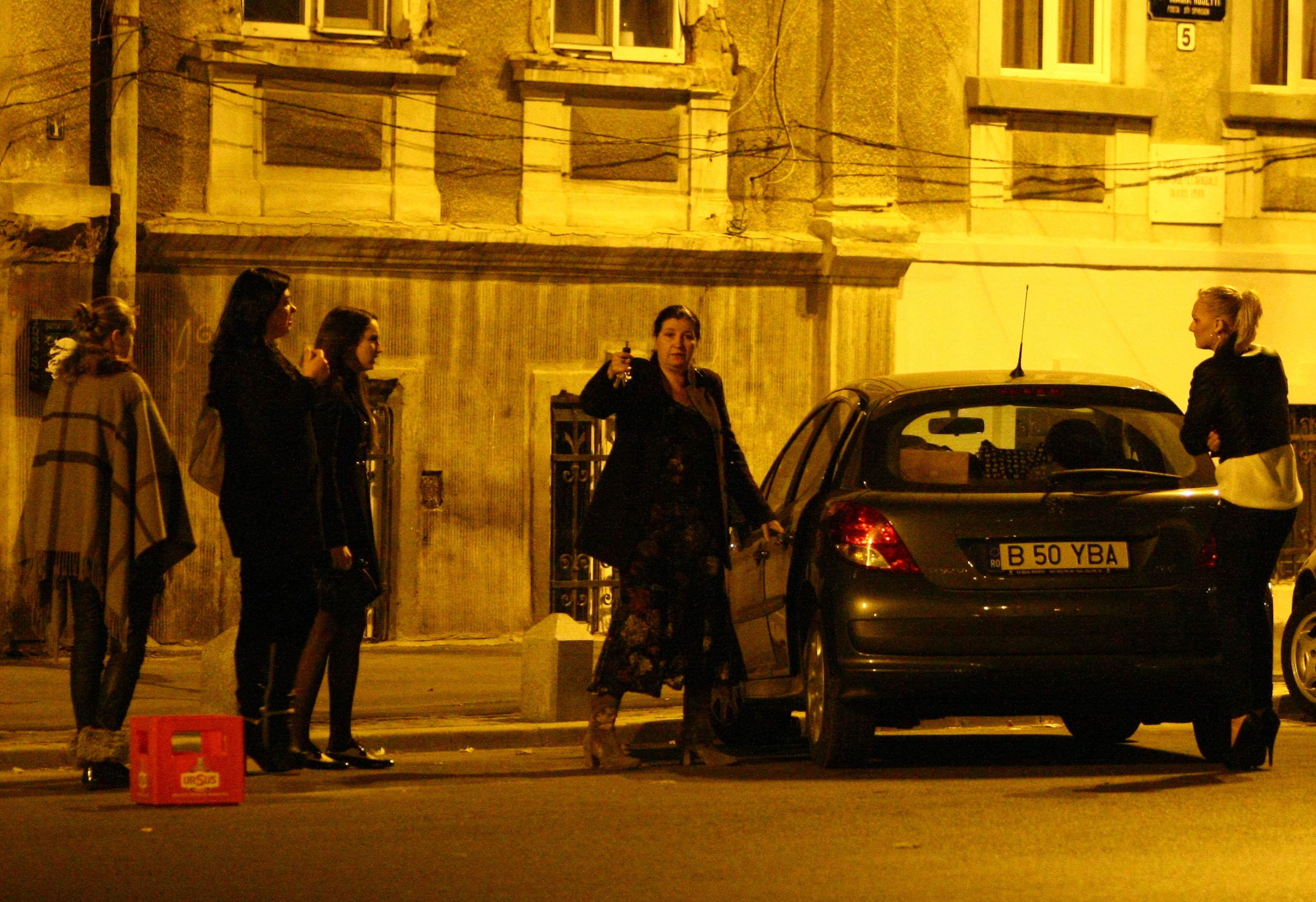 Magda Catone a mers la un restaurant, cu prietenele ei.