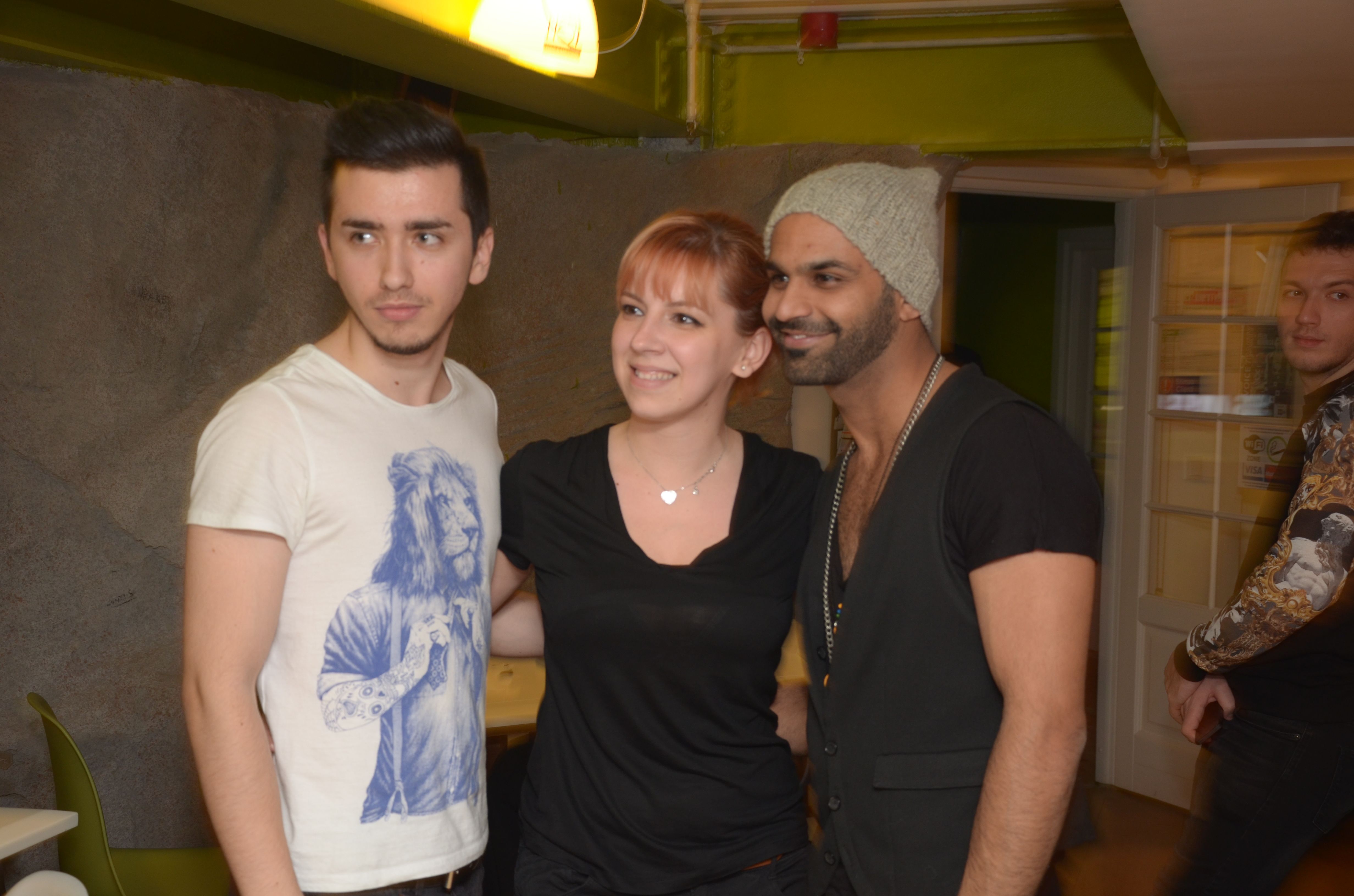 Muneer si Felix s-au pozat cu admiratoarele, la studioul de gatit al lui Petru Buiuca