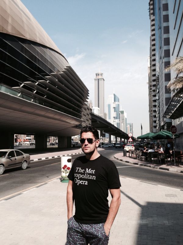 Cezar a cantat pentru un seic foarte bogat