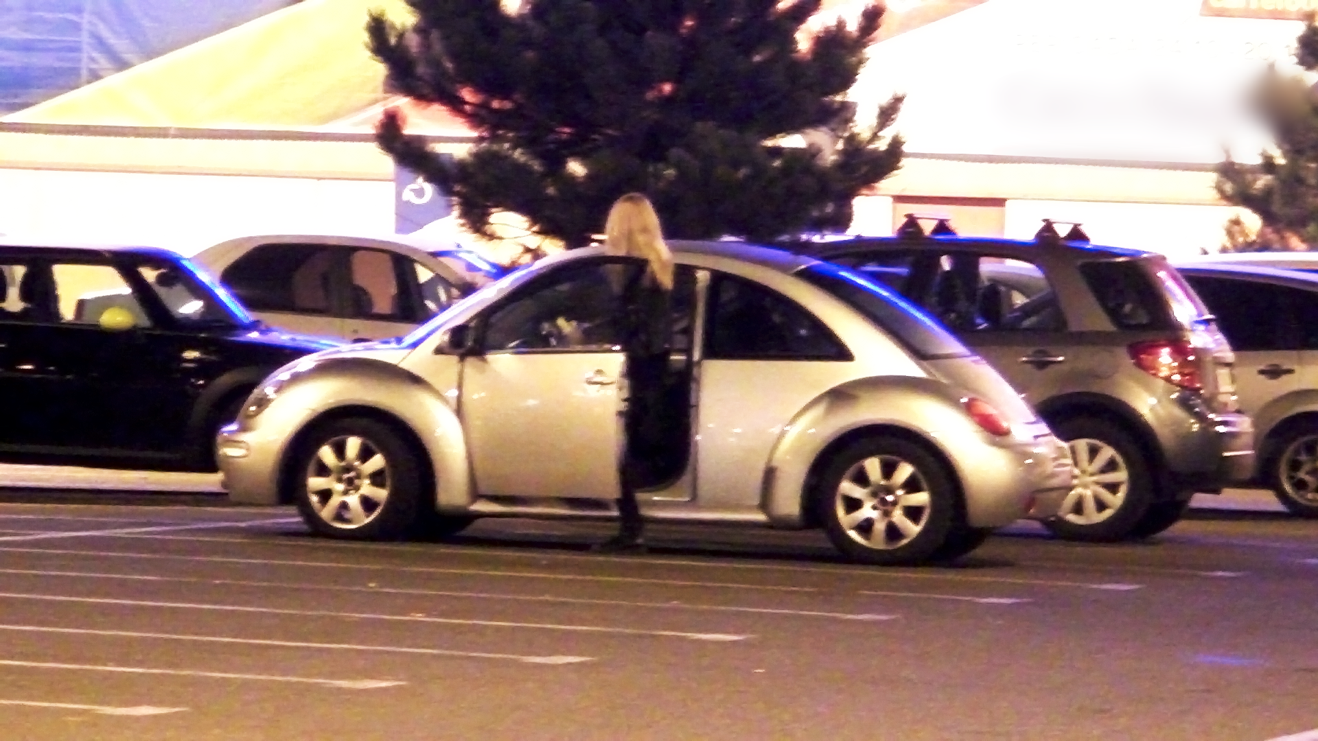 La plecare, artistul o lasa pe Octavia sa plece singura spre casa