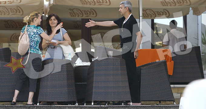 Asta-vara, DD si femeile din viata lui au iesit la o terasa, pe plaja