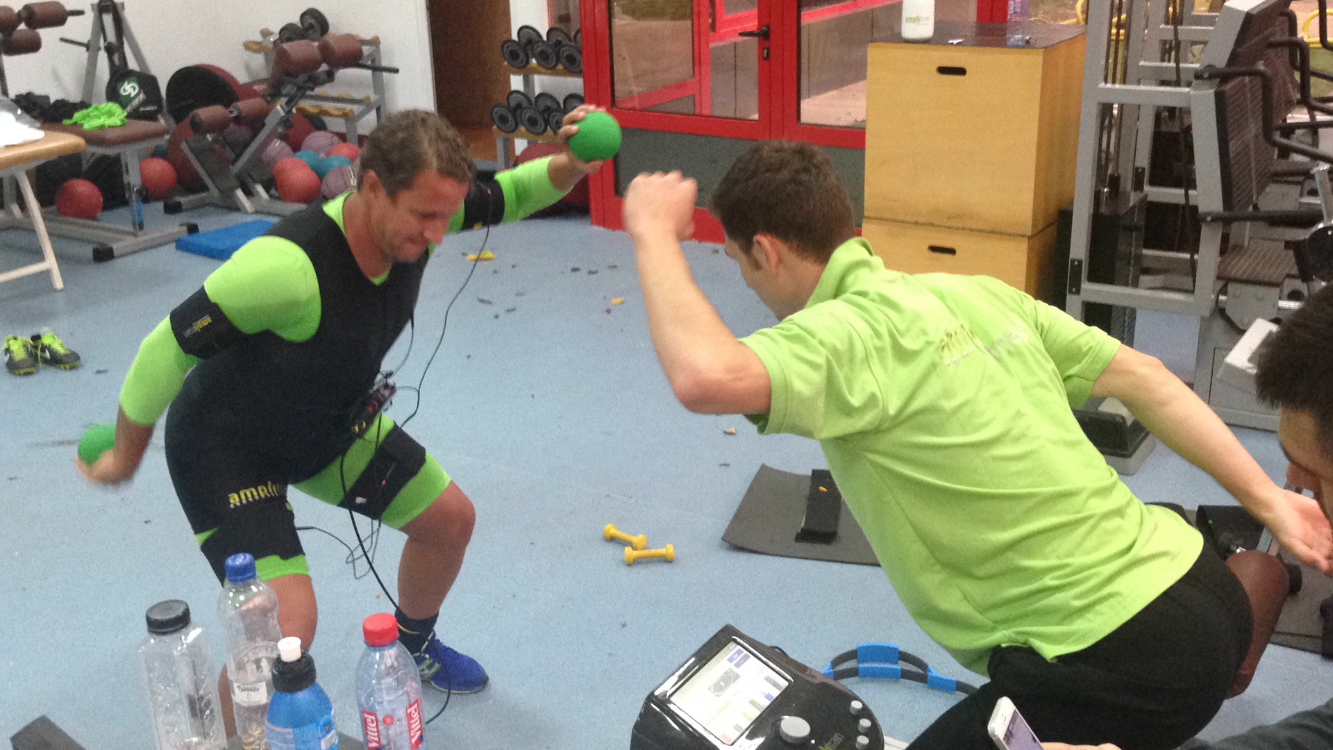 Sotul Anamariei Prodan se straduieste din greu, la sala