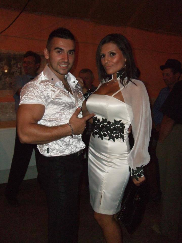 Alaturi de fratele ei, bronzata si satena, Bianca este de nerecunoscut, doar in urma cu vreo 3 ani