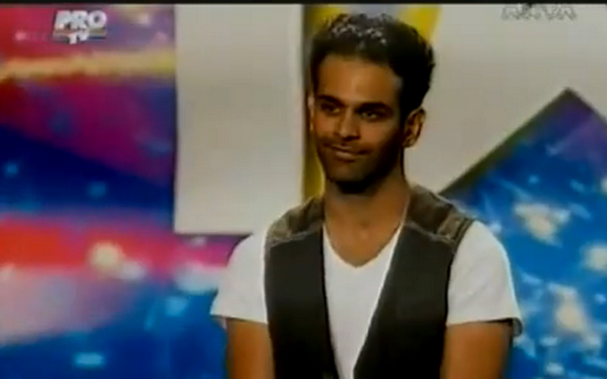 In 2011, Muneer a concurat la 