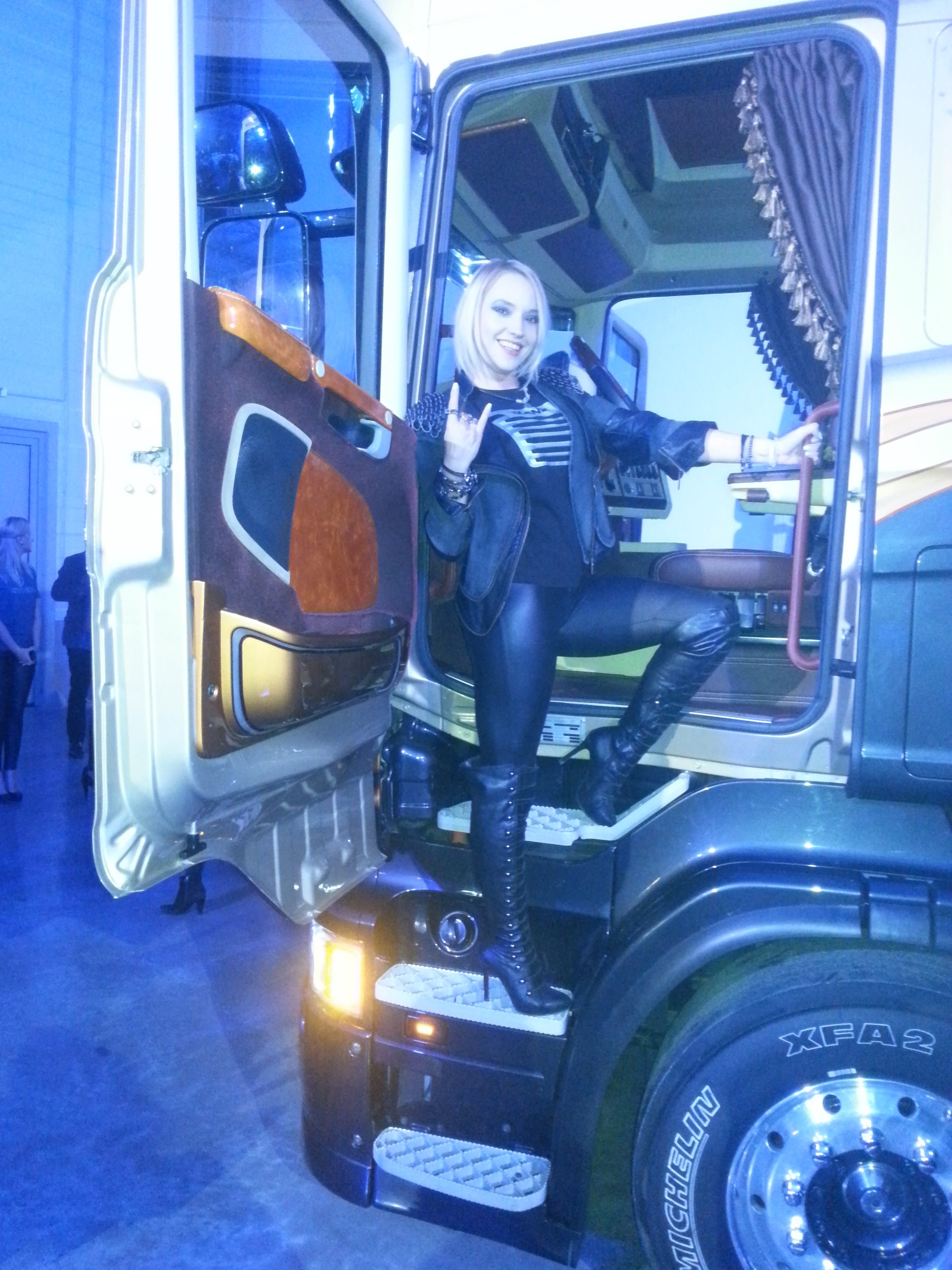 Aura a fost foarte fericita cand s-a vazut in hala de tiruri