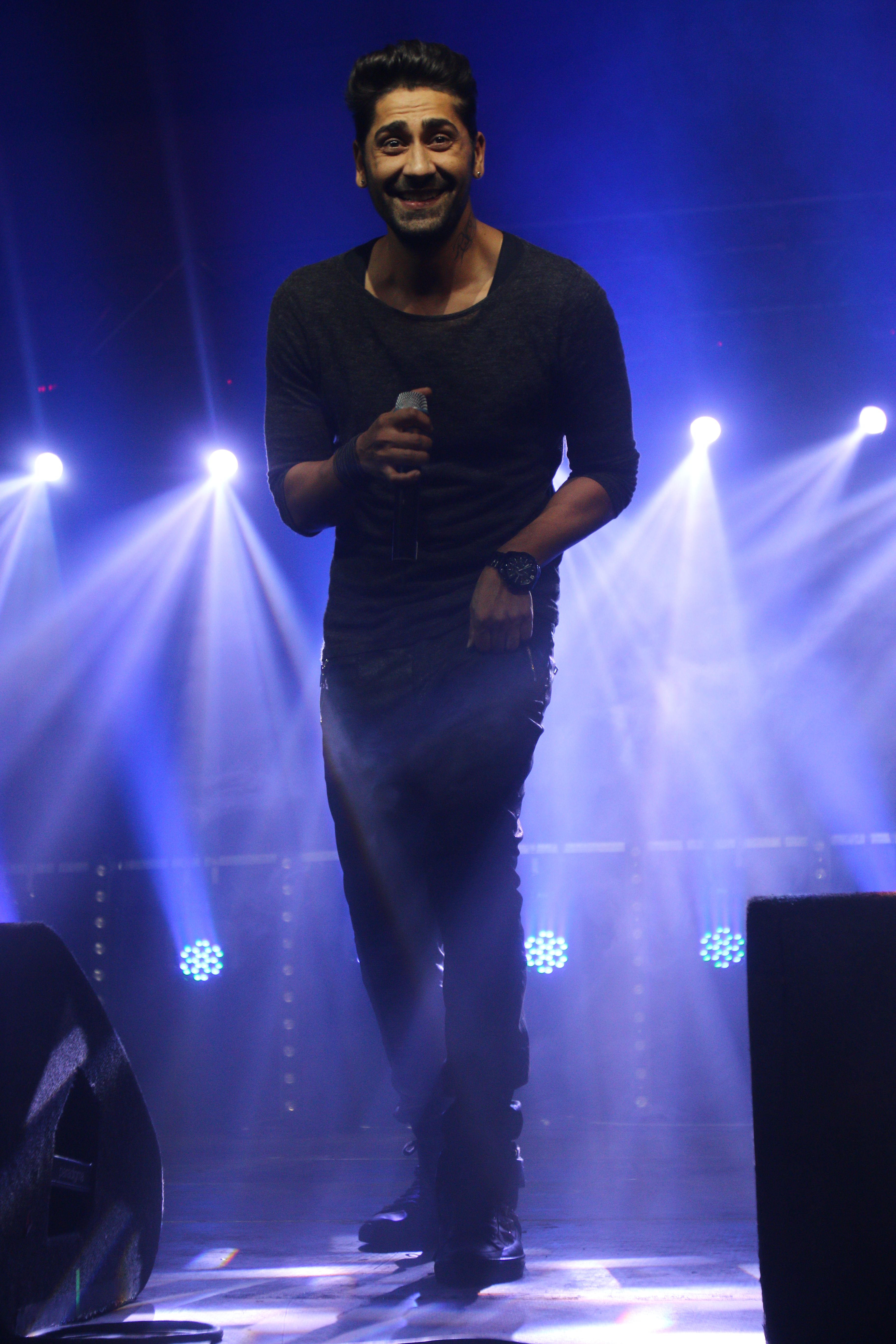 In ultima vreme artistul si-a schimbat stilul vestimentar