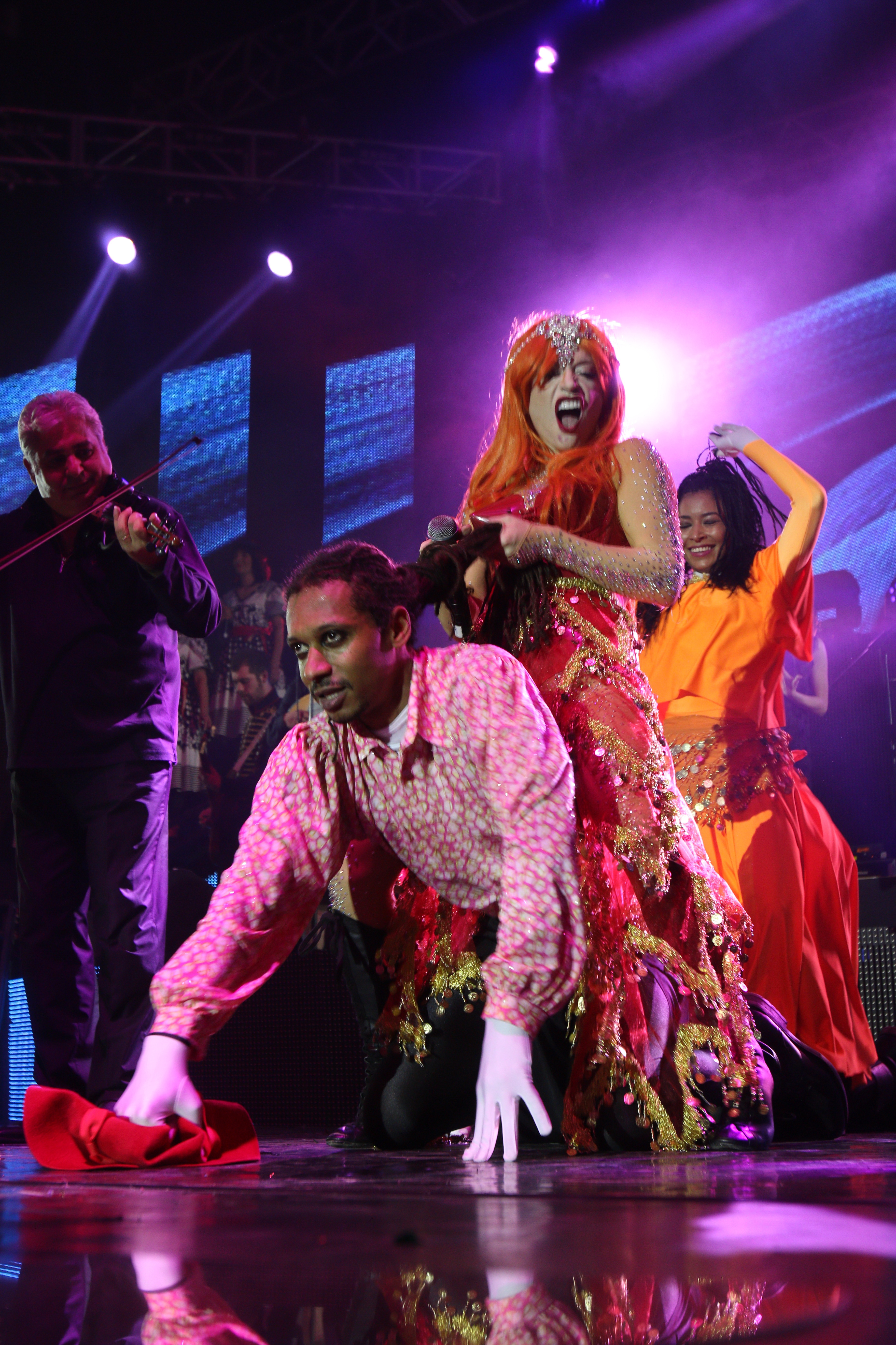 Vedeta a facut un adevarat spectacol pe muzica tiganeasca si lautareasca