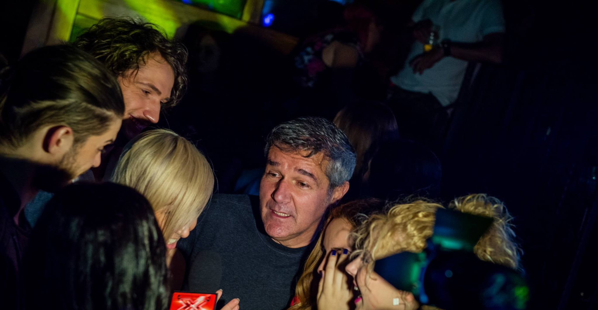 Dan Bittman este inconjurat in continuare de femei frumoase (sursa: Facebook/ True Club)