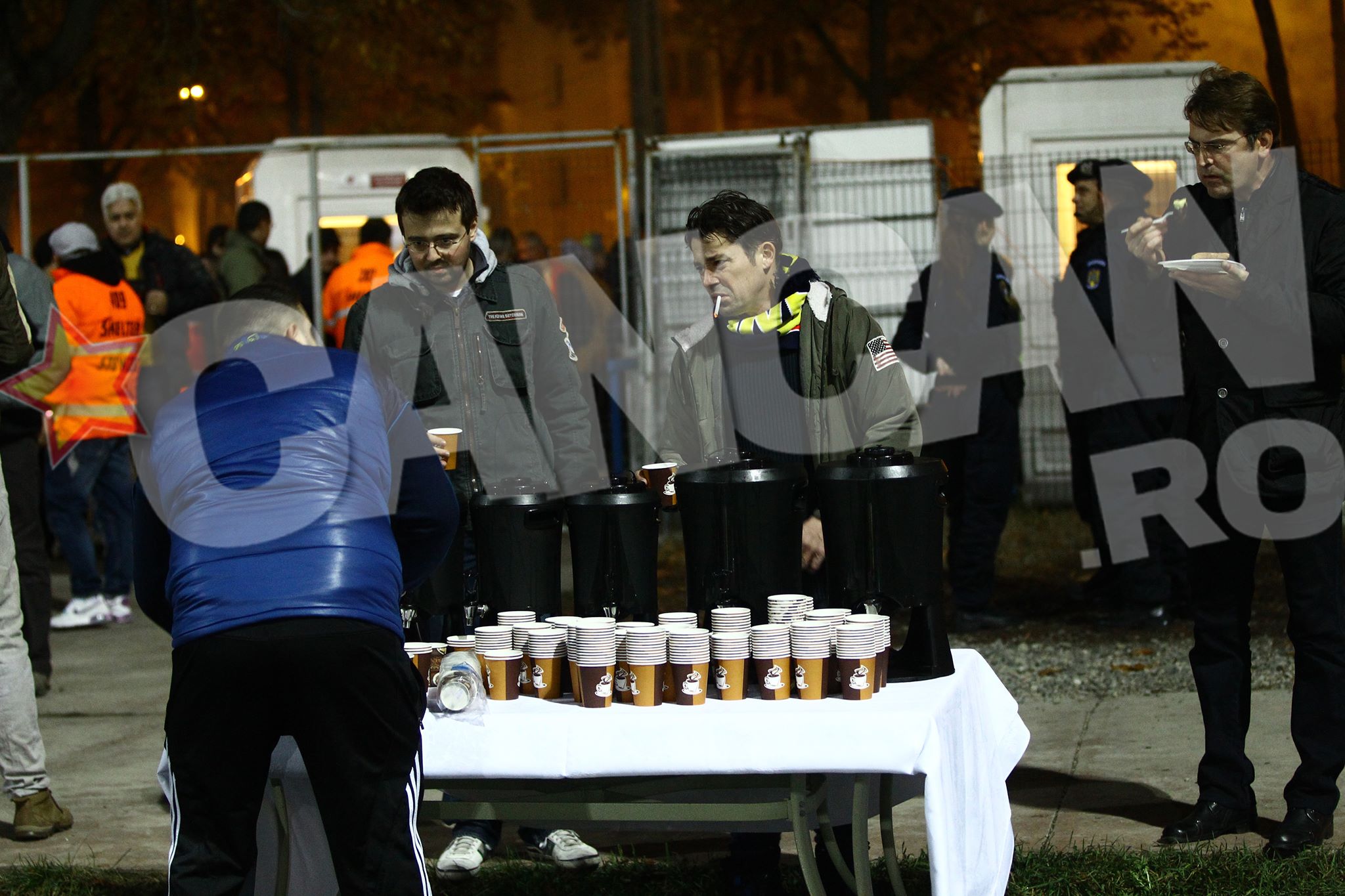 In acest timp, Ioan Isaiu savura in liniste cativa mici