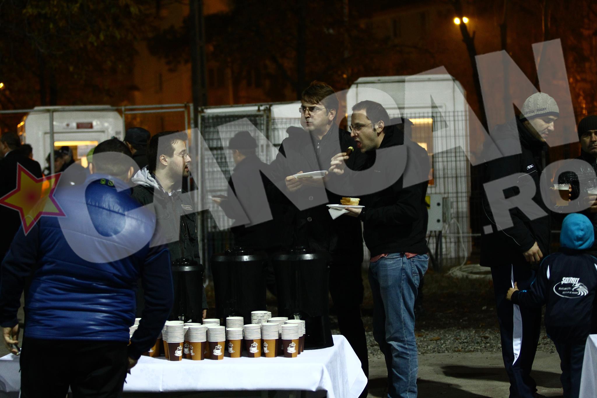 Ioan Isaiu a stat si el la rand la cafea