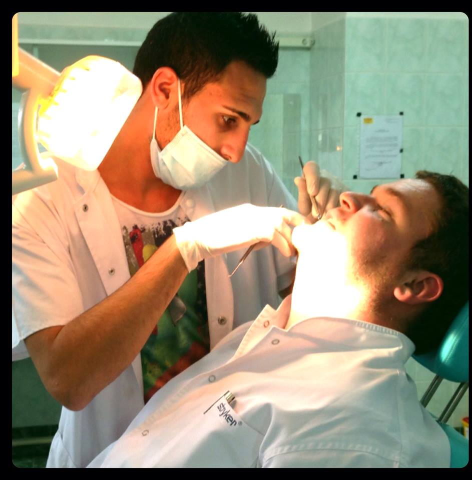 Tommy studiaza Stomatologia, la Bucuresti