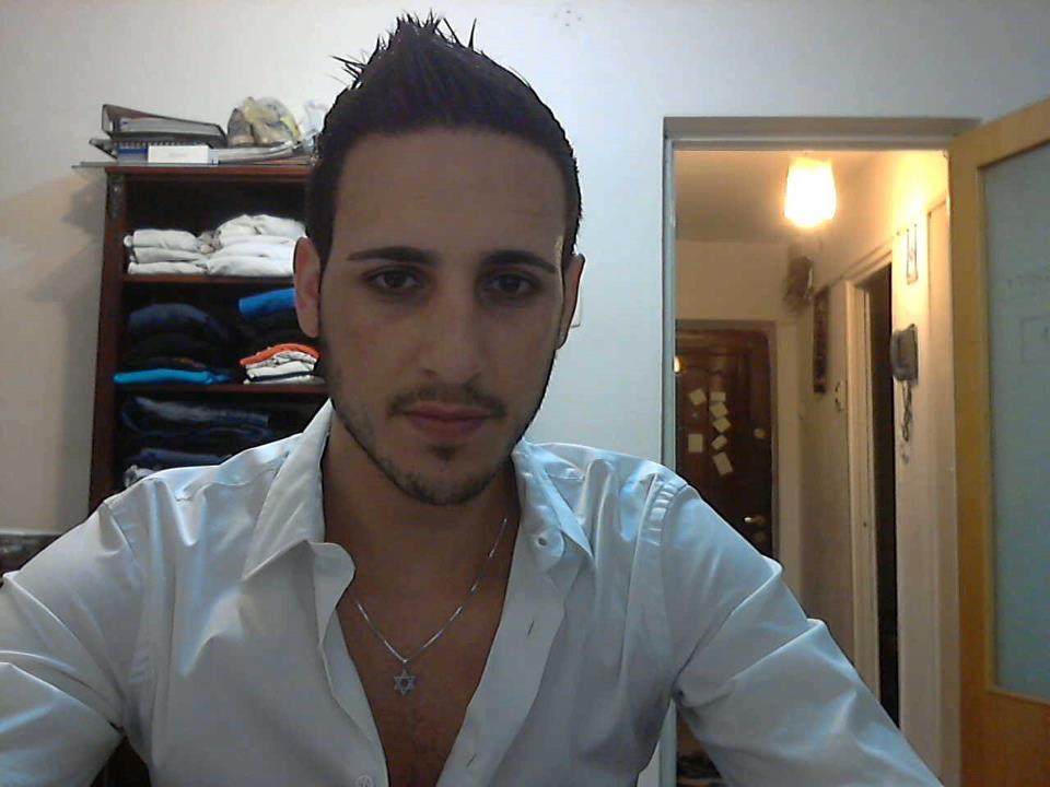 Tommy are 25 de ani, iar familia lui locuieste in Israel