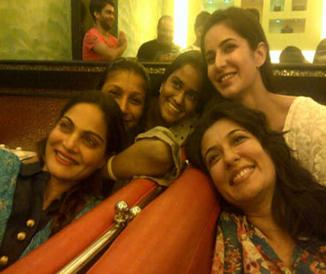 Surorile lui Salman petreceau mult timp cu fosta lui iubita, Katrina