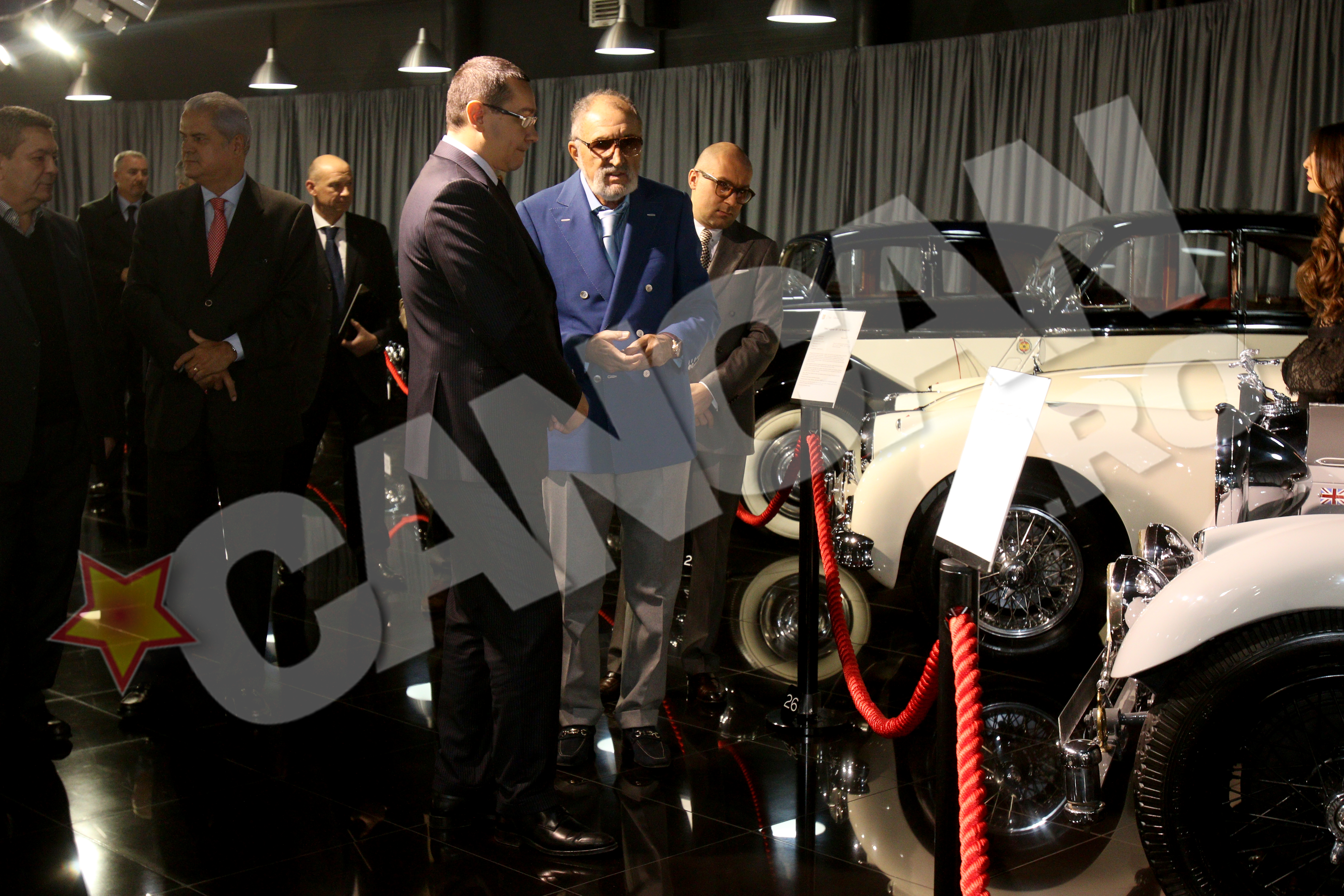 Victor Ponta s-a aratat cu adevarat interesat de istoria modelelor expuse