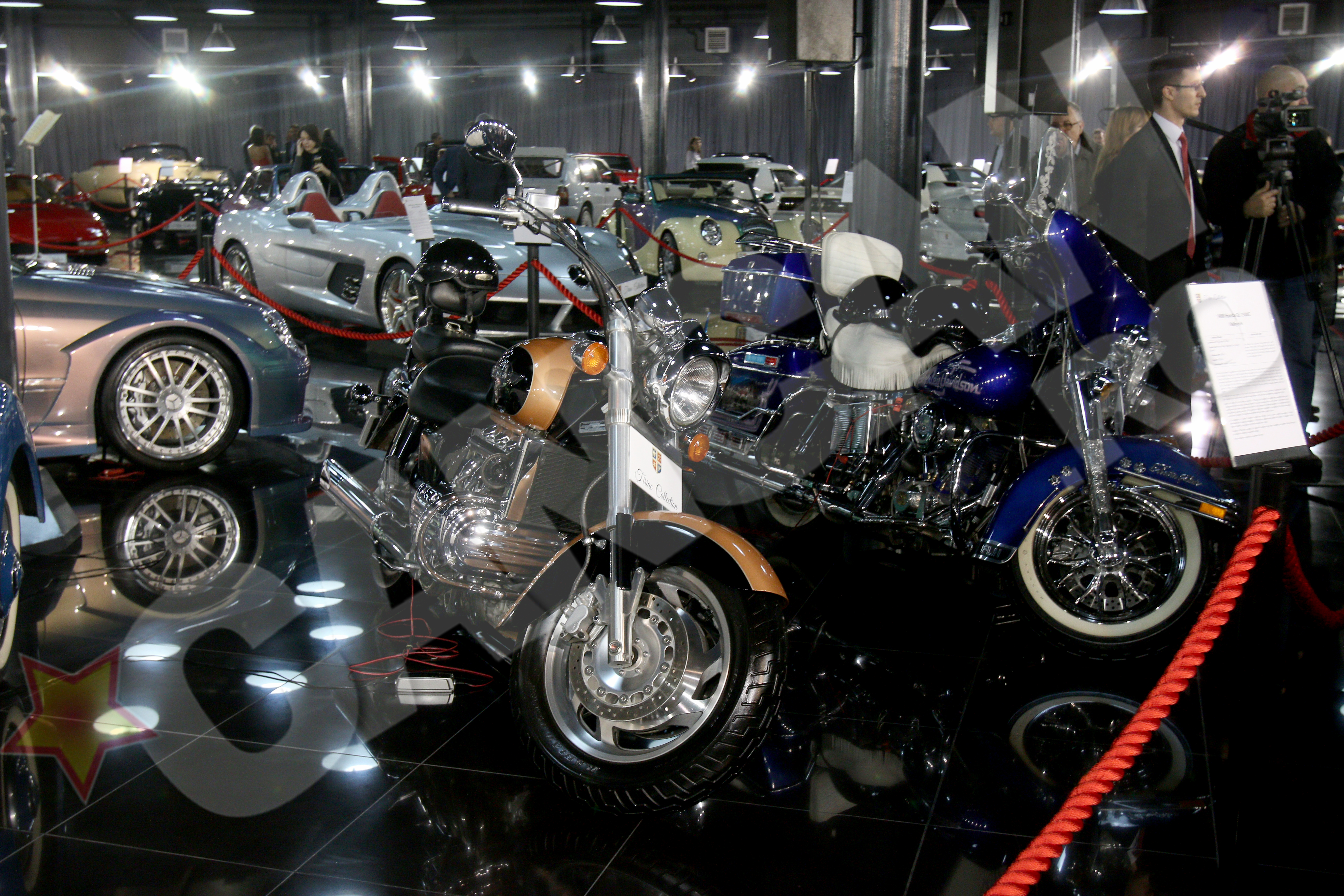 Tiriac nu si-a uitat nici prima dragoste, motocicletele, fiind expuse cateva modele la expozitia de automobile