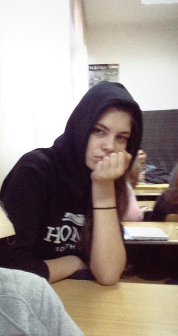 La scoala, Laura e aproape de nerecunoscut