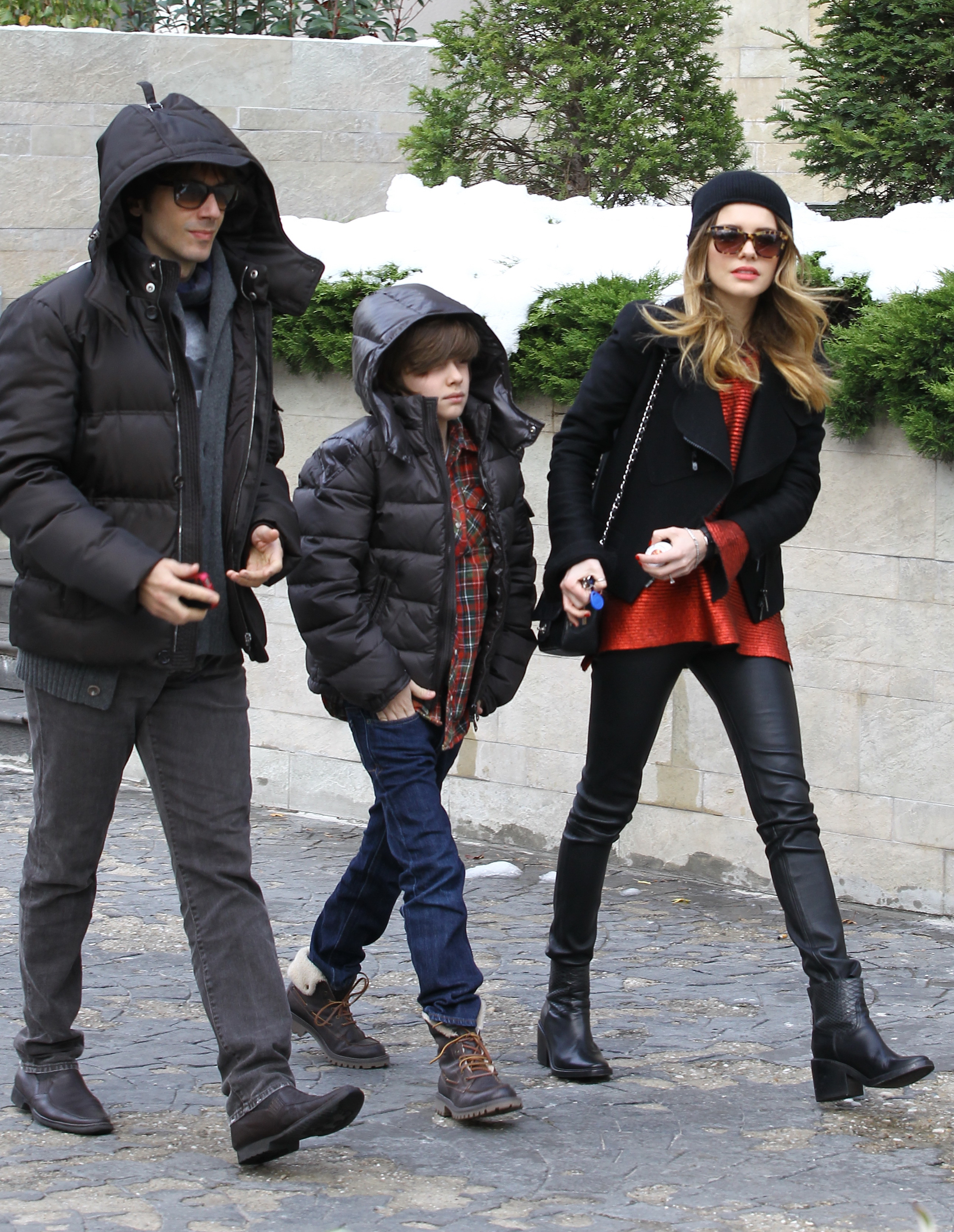 Alexandra Dinu a glumit cu reporterii Cancan.ro spunandu-le ca i-a adus la Bucuresti pe fiul ei, Mario, si pe iubitul, Luca Bastianello, 