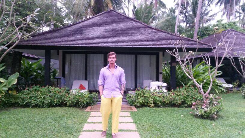 Vladau are prieteni in Thailanda care l-au primit cu bratele deschide, in casa lor