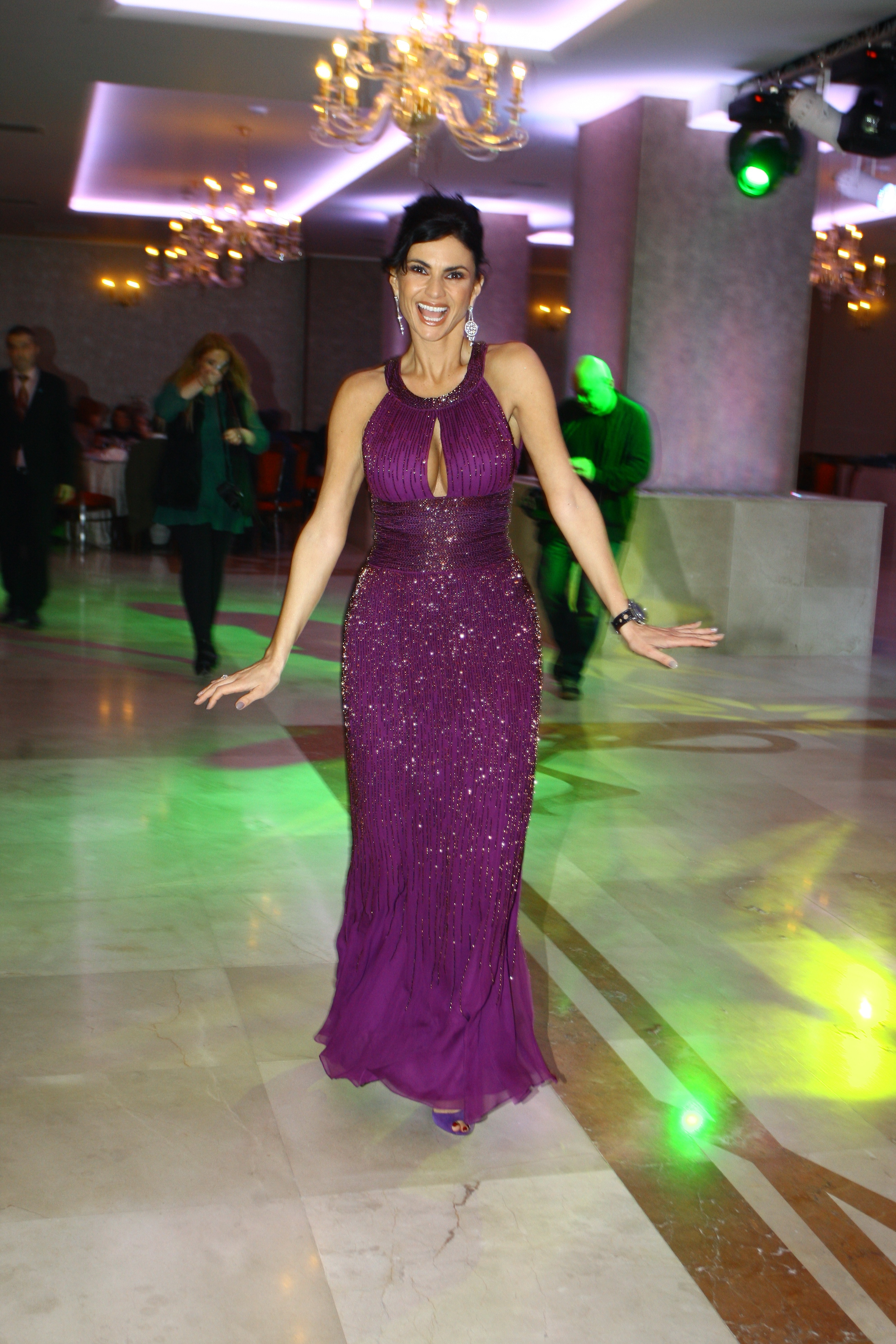 Aceasta este rochia pe care a ales-o Ramona pentru ziua ei