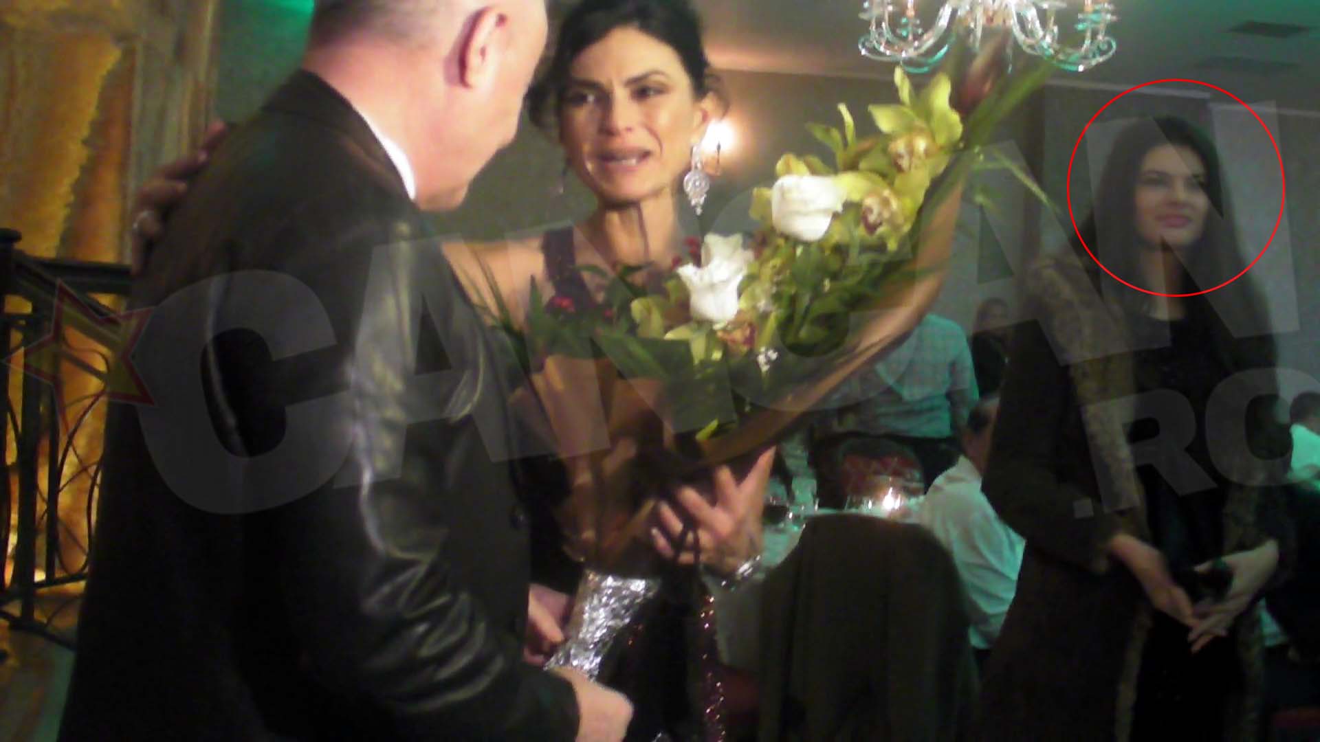 Alexandra nu s-a departat deloc de Irinel, pe parcursul intregii seri