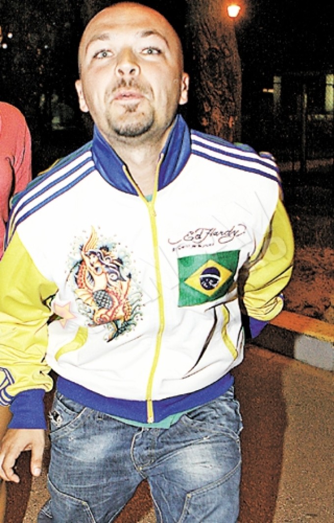 Cantaretul il scuipa pe unul dintre colegii nostri