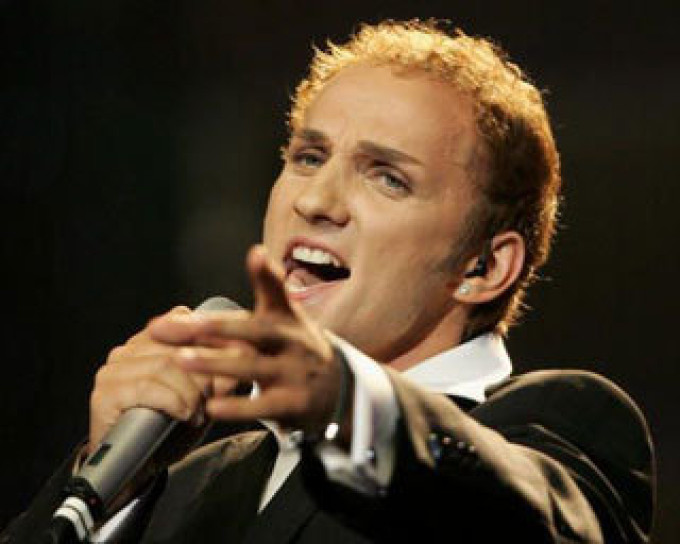 Mihai este unul dintre cei mai talentati artisti din Romania, cu o cariera de peste 15 ani in muzica