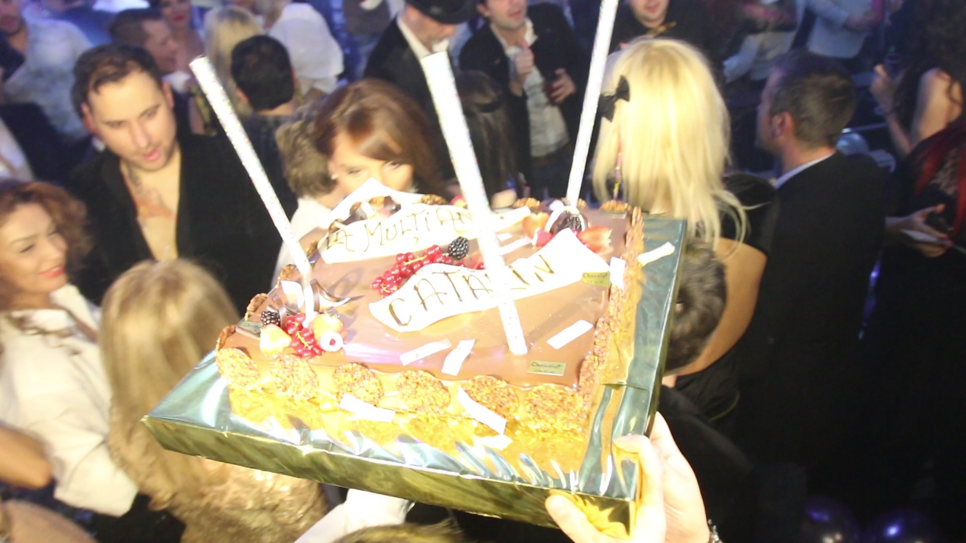 Sarbatoritul a avut un tort imesn, cu artificii