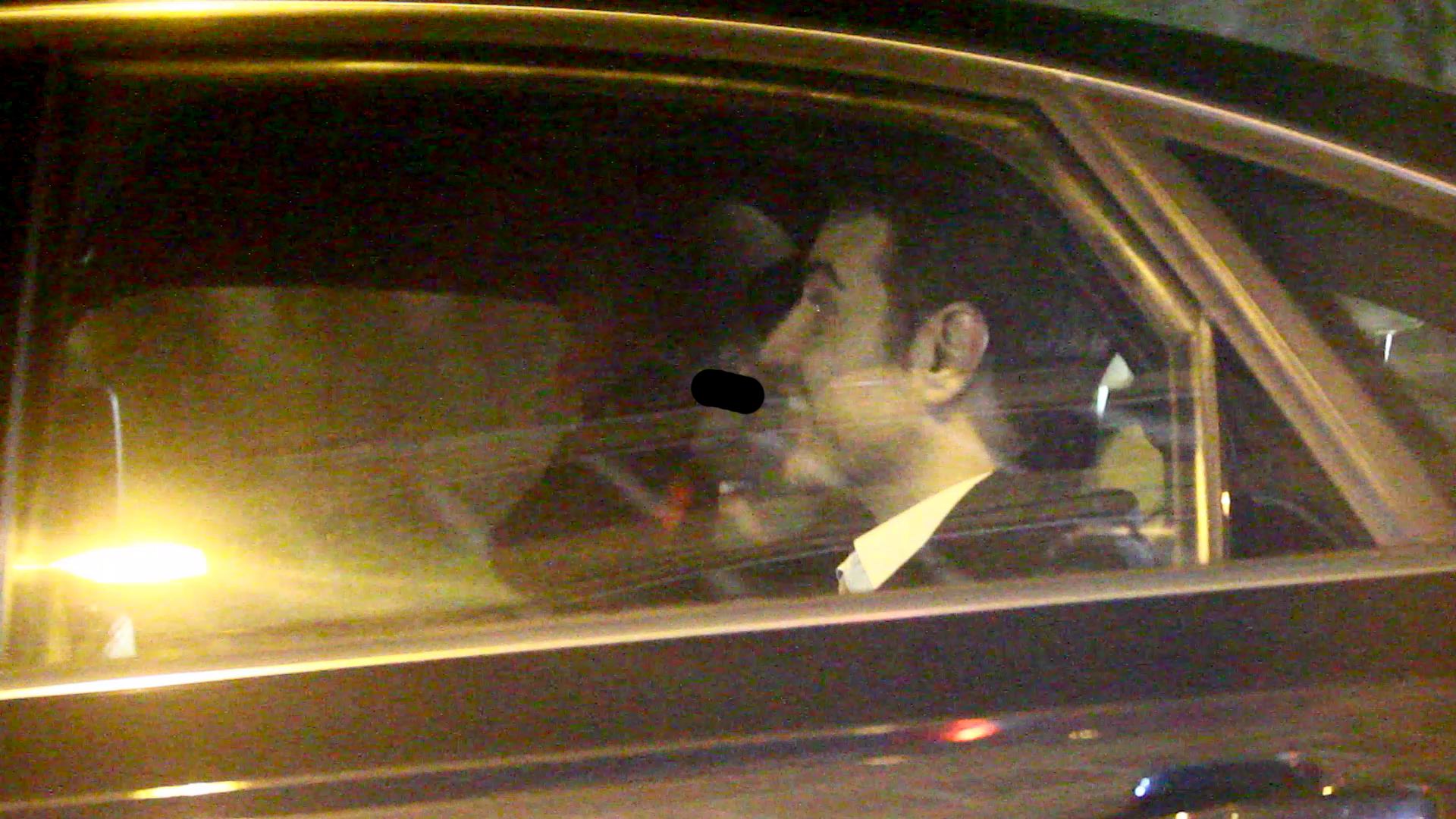 Viktor a plecat cu mai multi prieteni din club, iar el si noua lui partenera au stat pe banca din spate