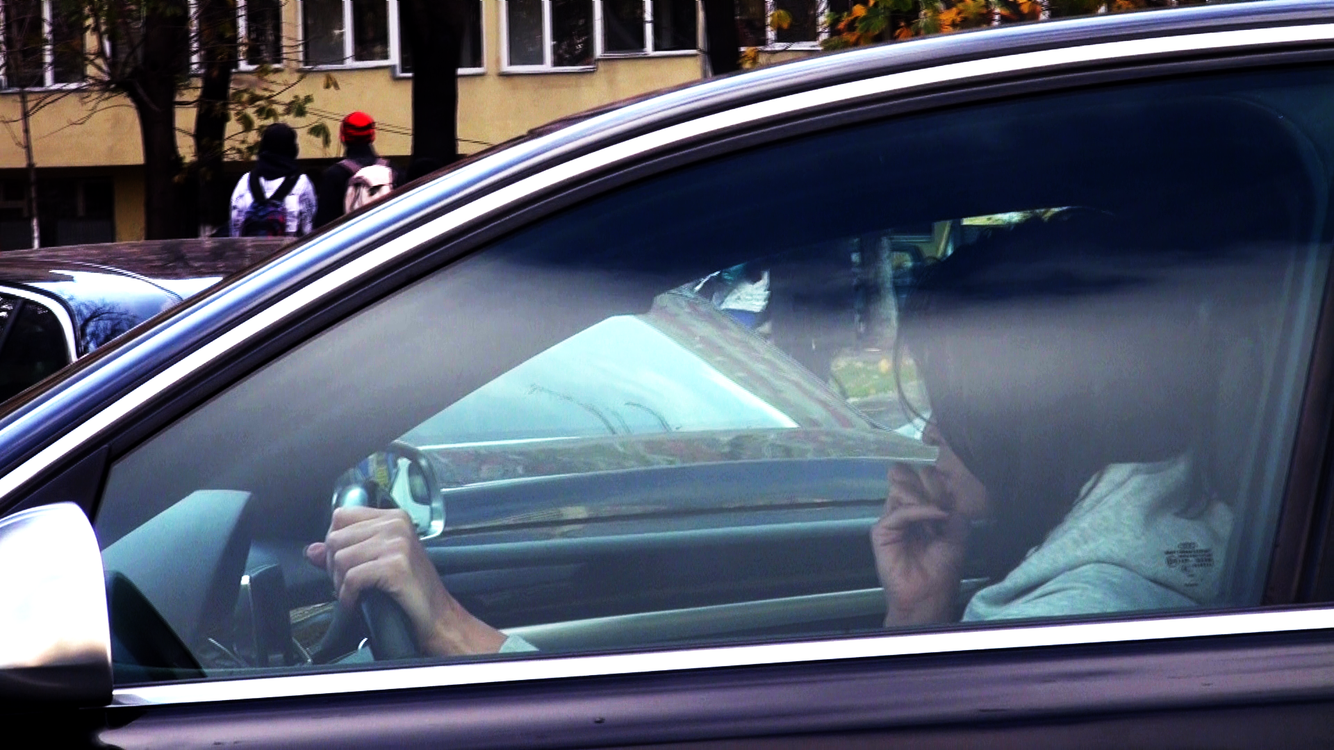 Unghiile par sa fie delicioase pentru vedeta care nu mai scoate mana din gura