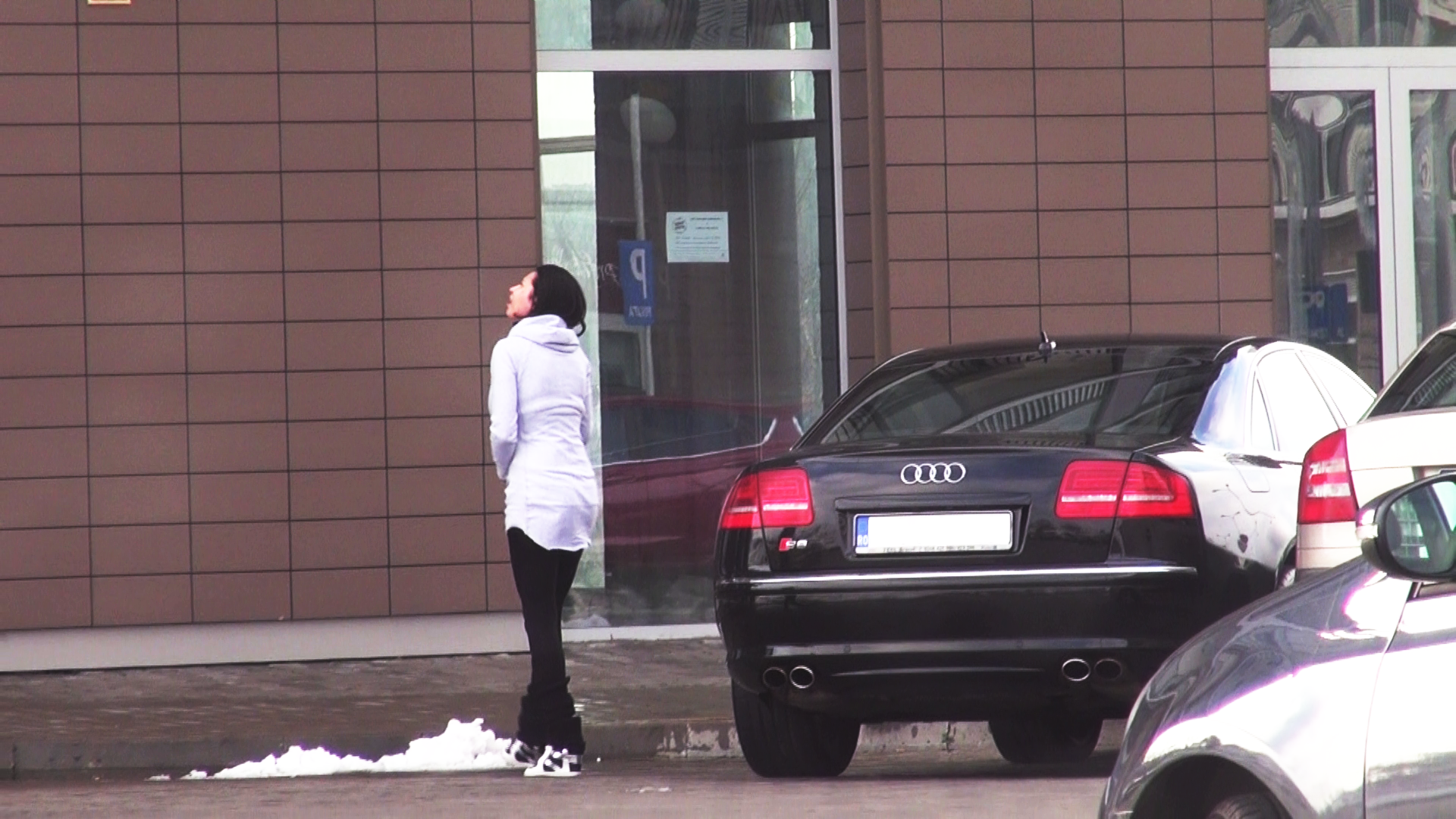 Bruneta ajunge in final acasa