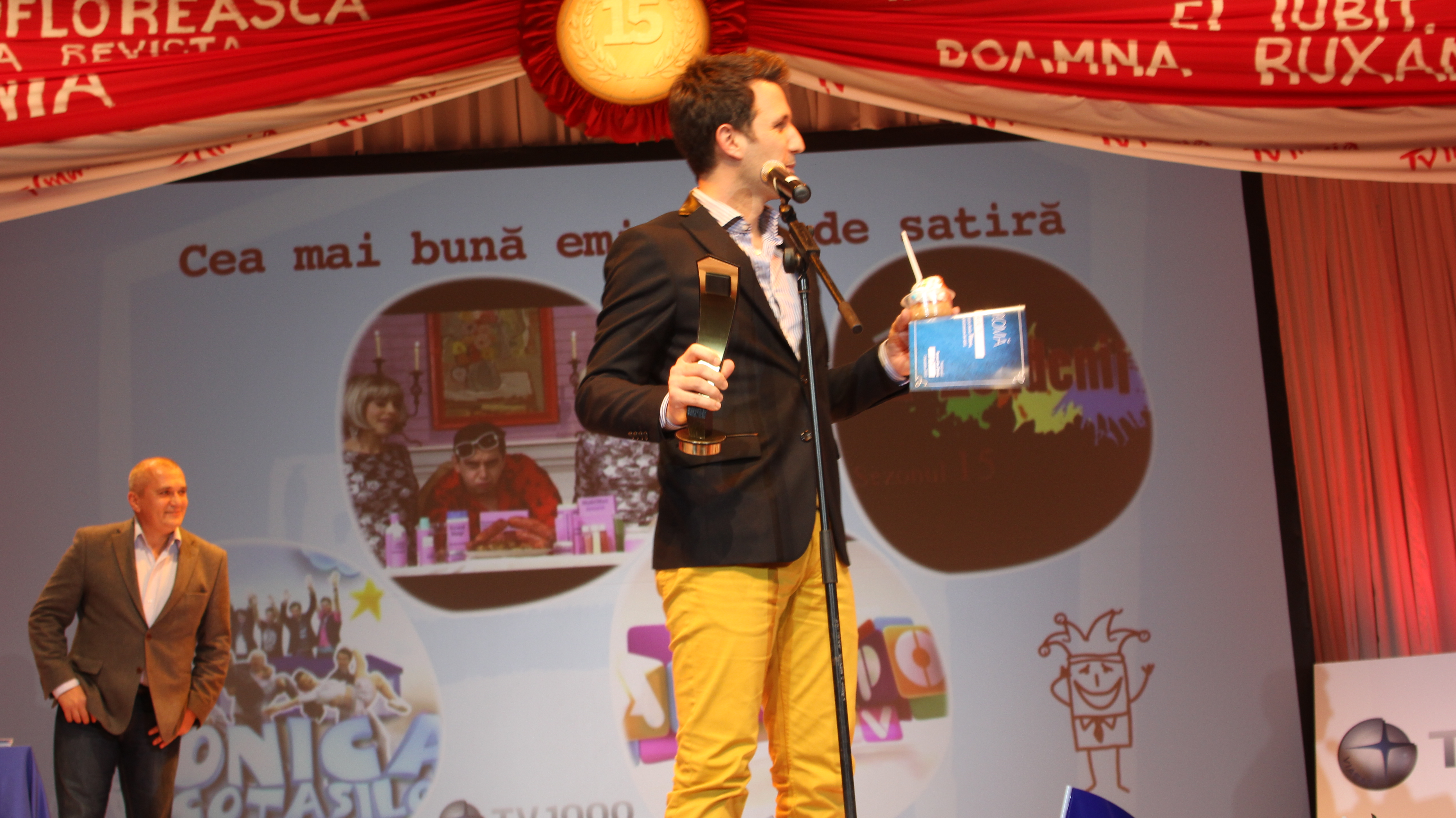 Prezentatorul tv a luat si un premiu pentru emisiunea pe care o realizeaza, 